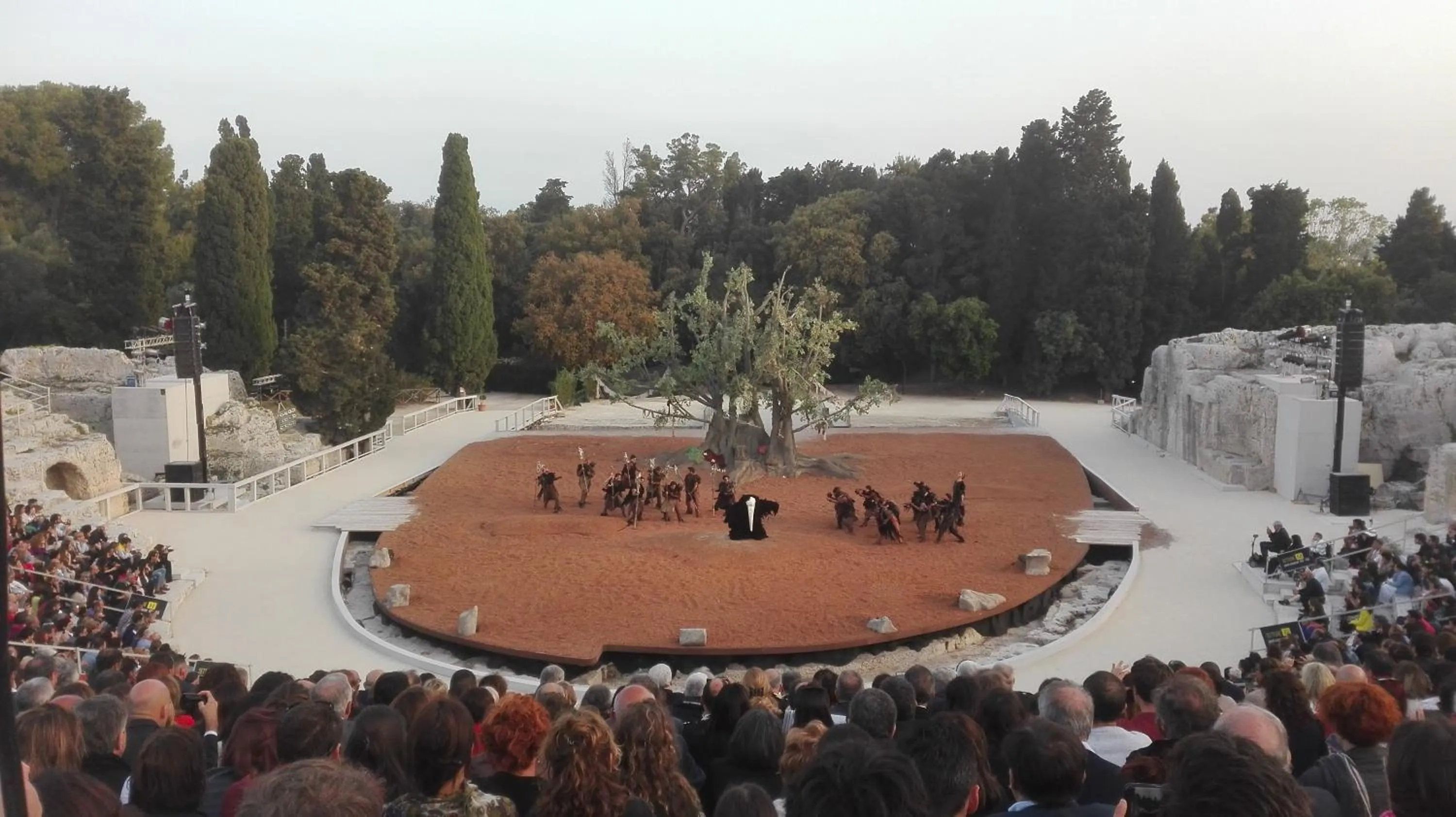 Evening entertainment in Apollo B&B