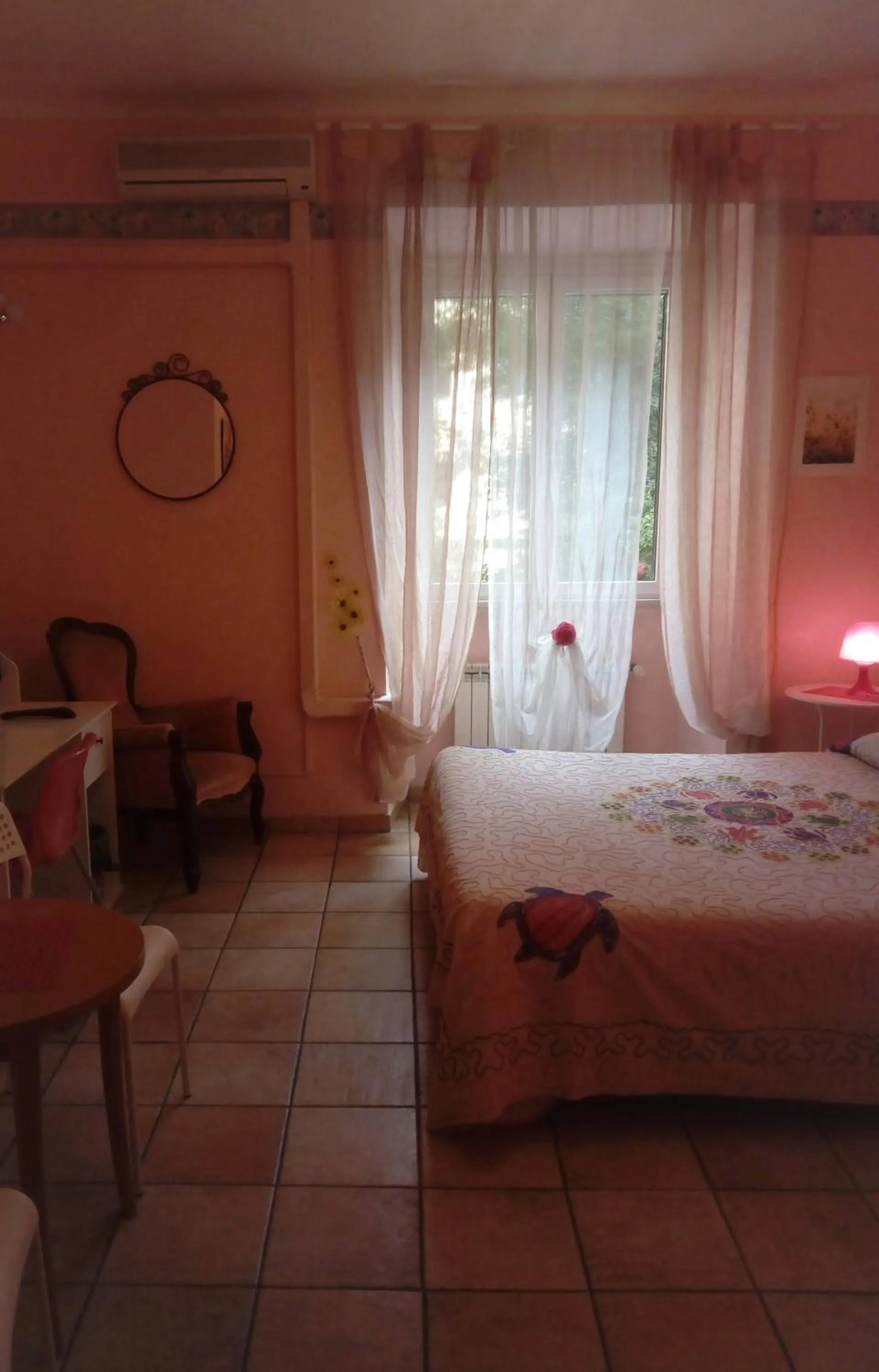 Photo of the whole room, Bed in Max House