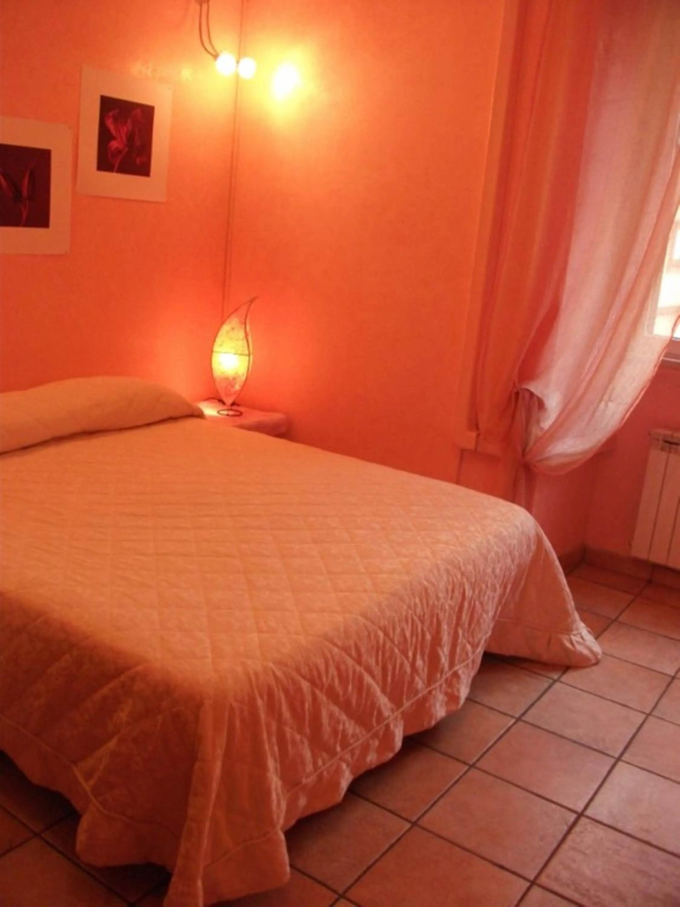 Photo of the whole room, Bed in Max House