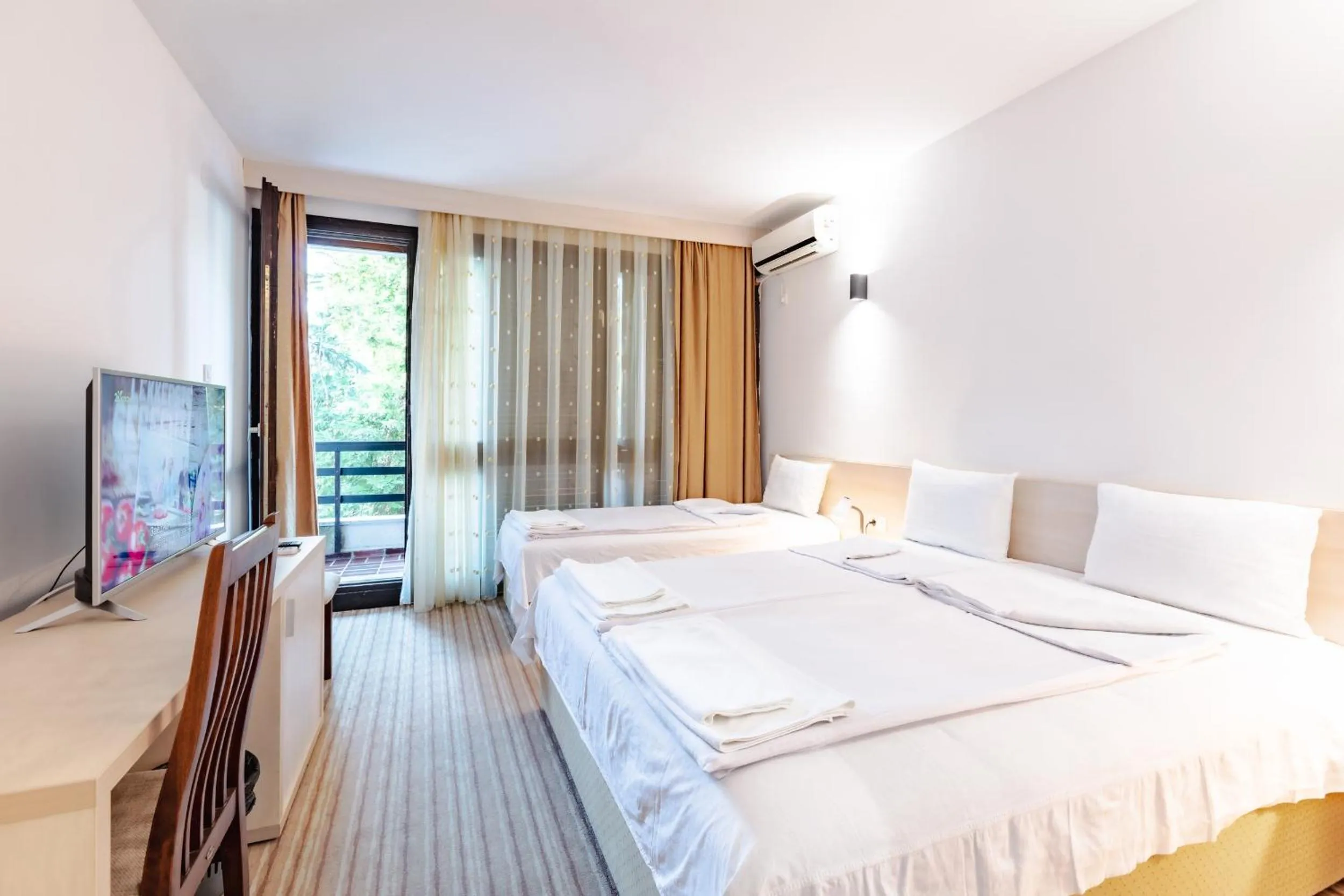 Photo of the whole room, Bed in Hotel Pela