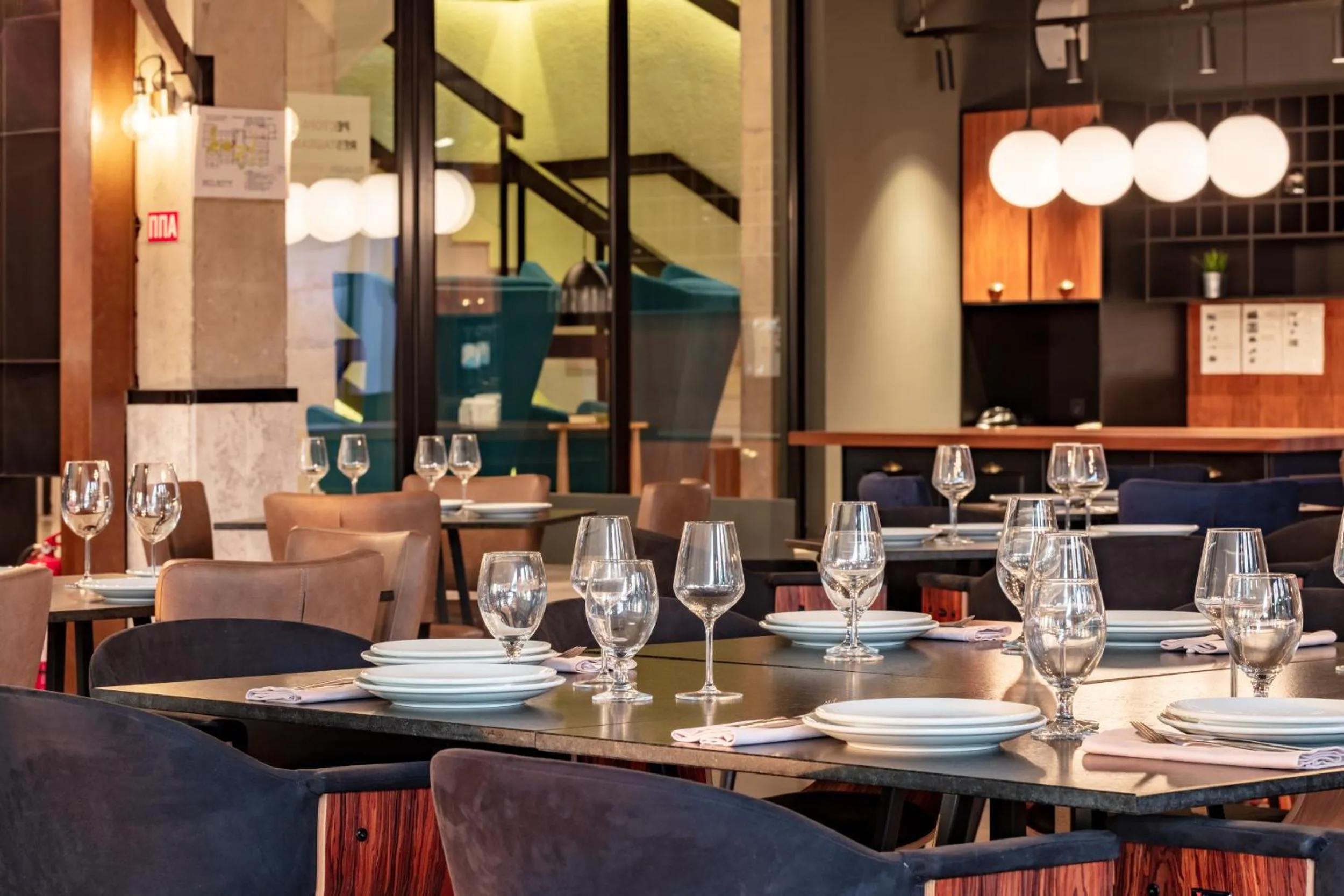 Restaurant/places to eat in Hotel Pela