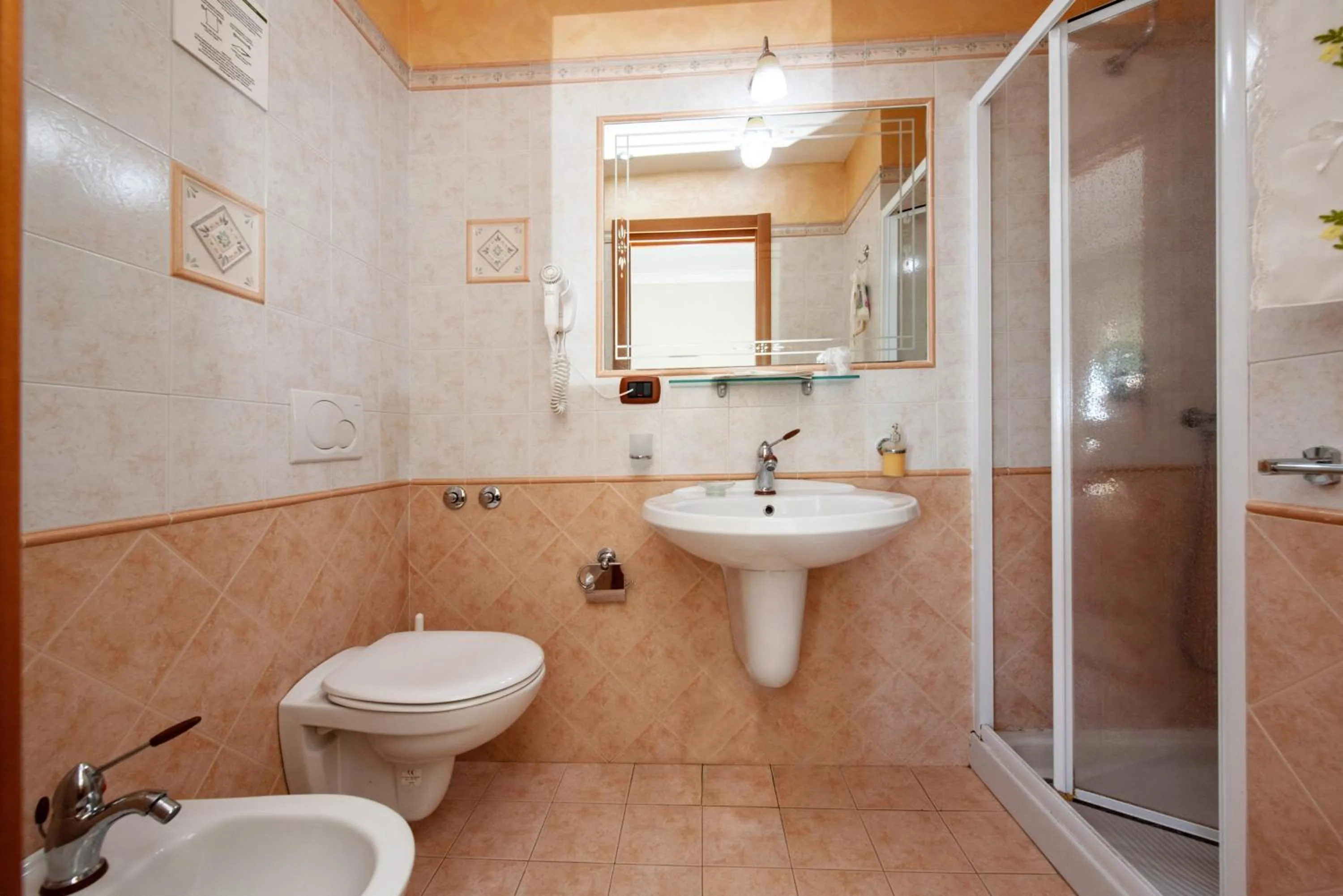 Shower in B&B Il Pavone