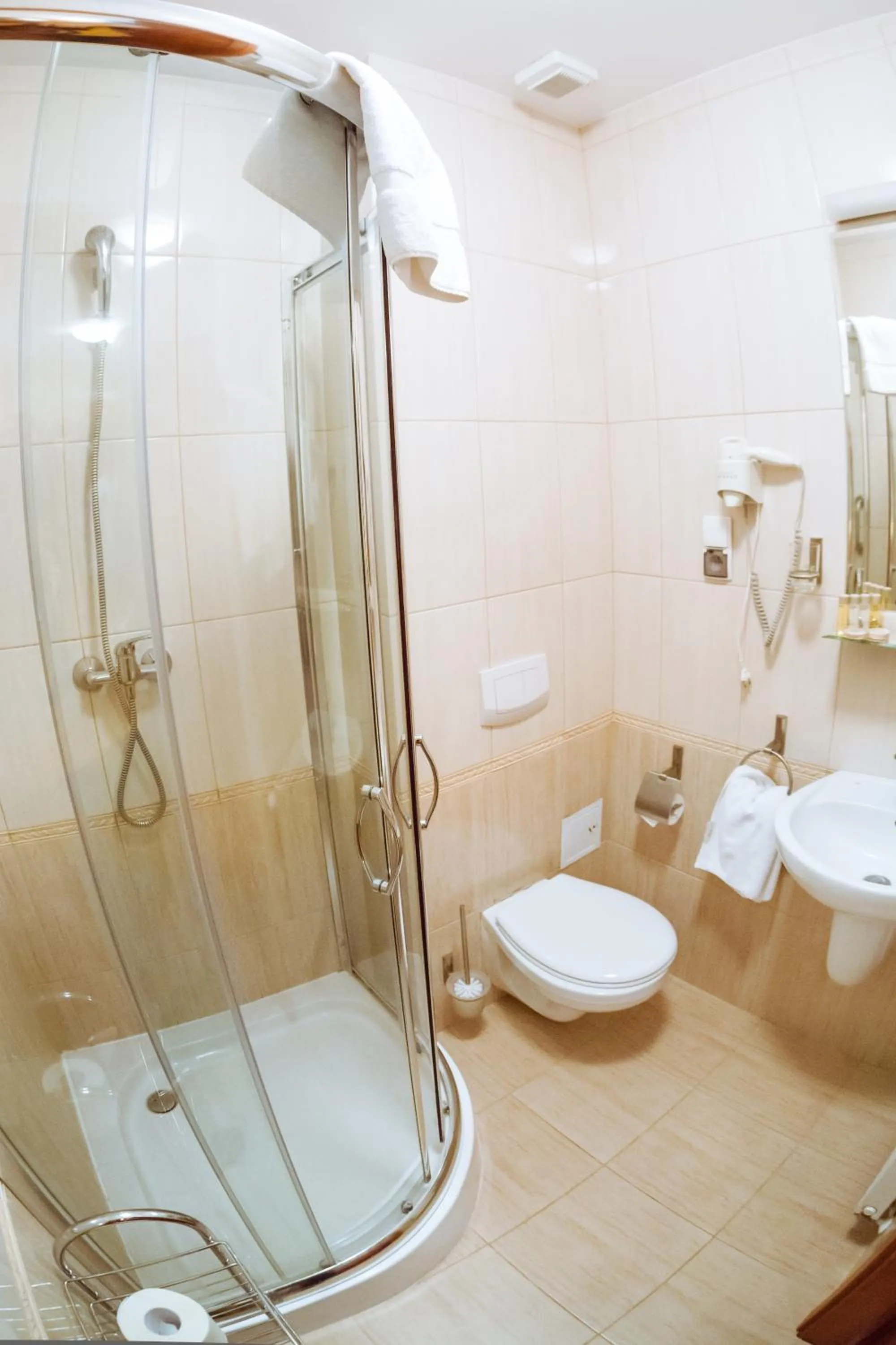 Shower in Hotel Logos