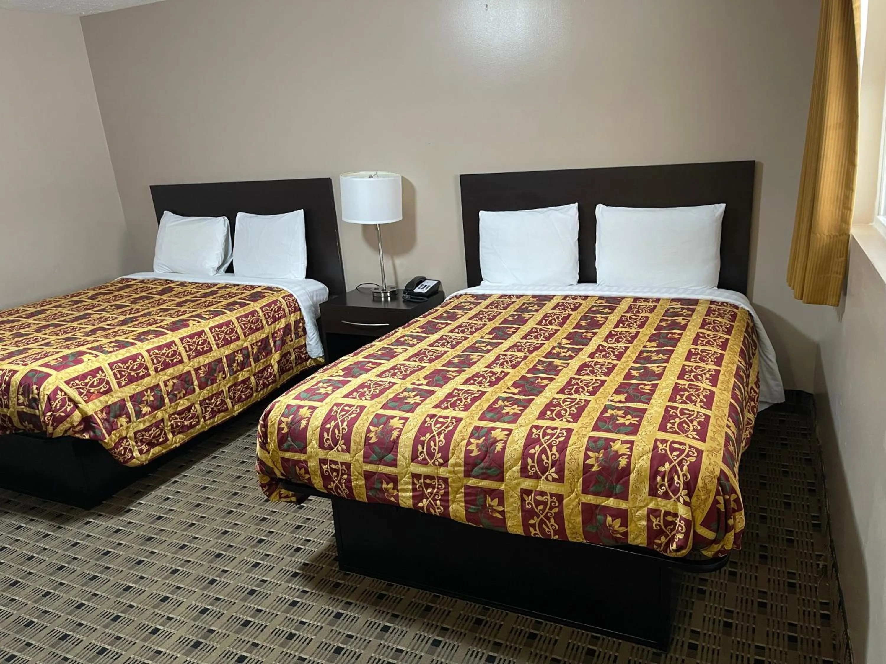 Bed in Economy Inn & Suites