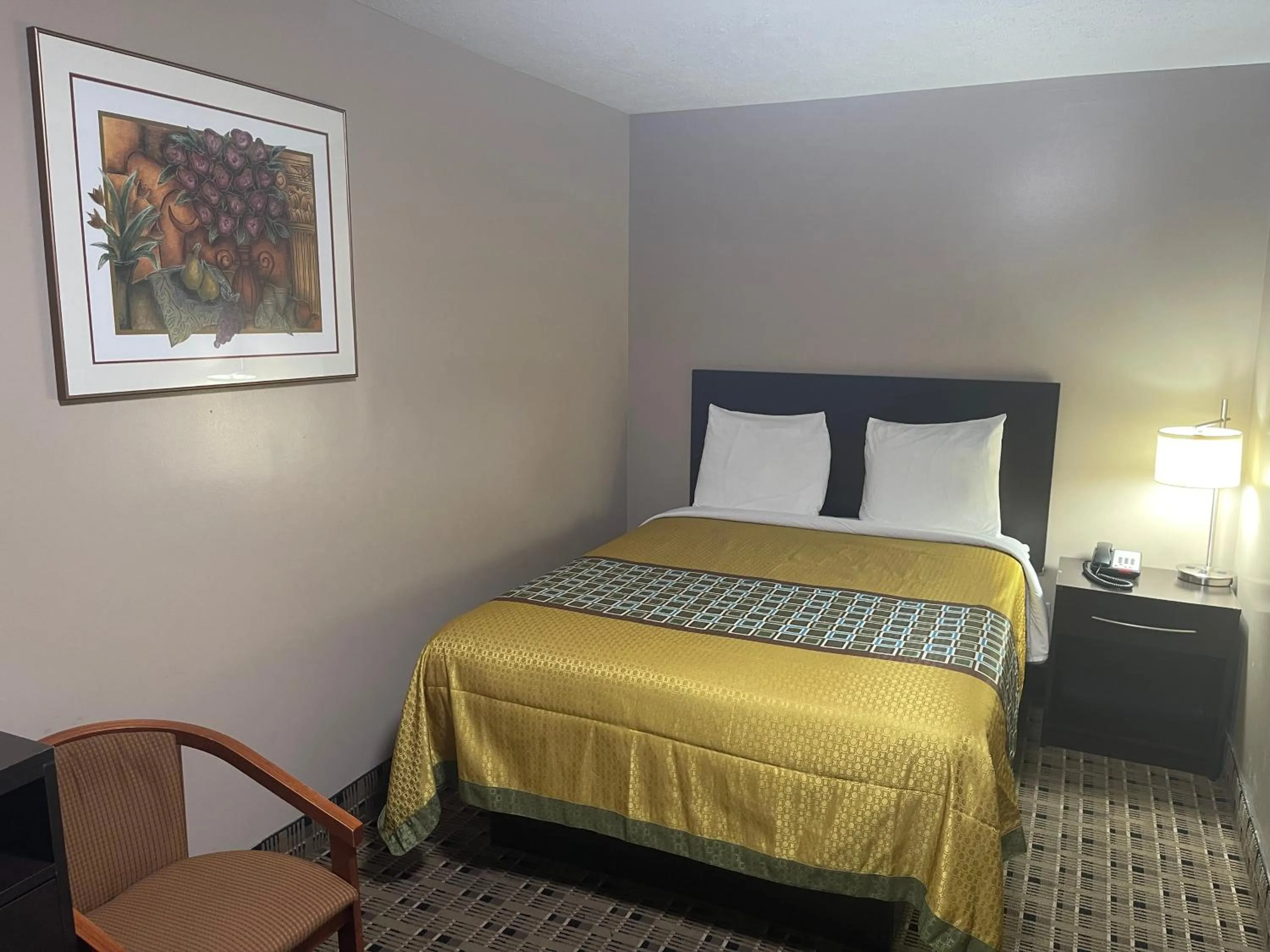 Bed in Economy Inn & Suites