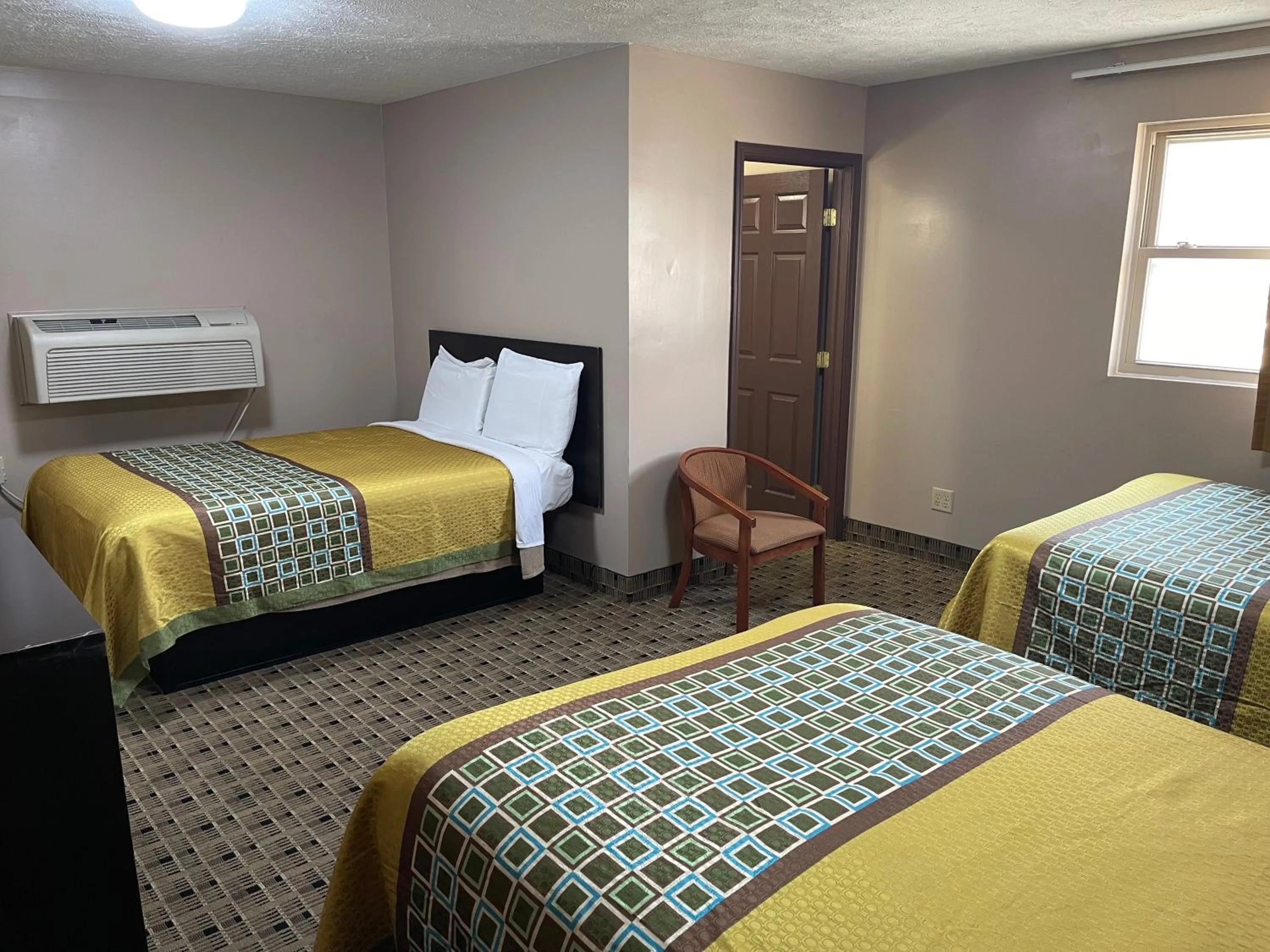 Bed in Economy Inn & Suites