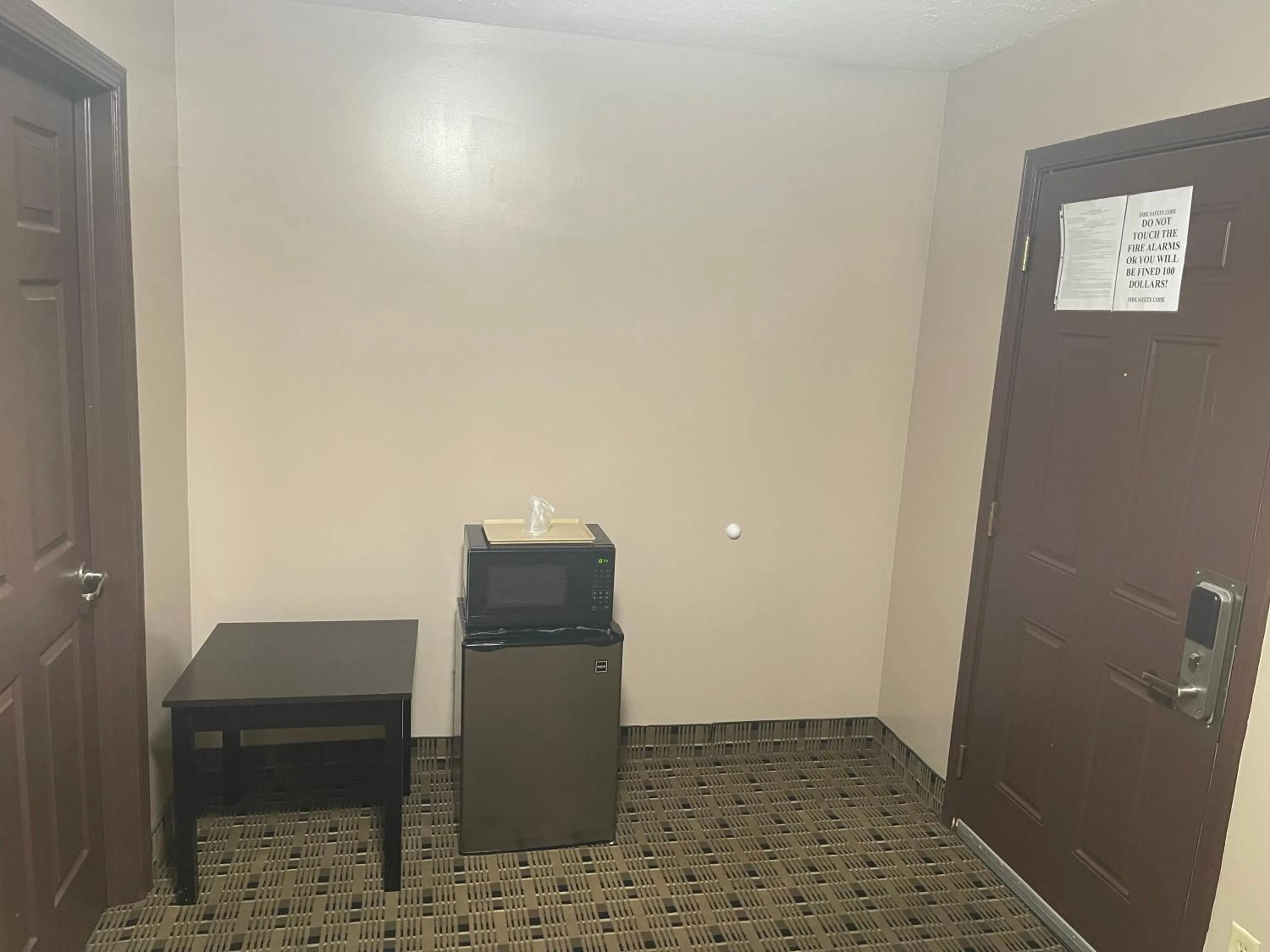 Bedroom in Economy Inn & Suites