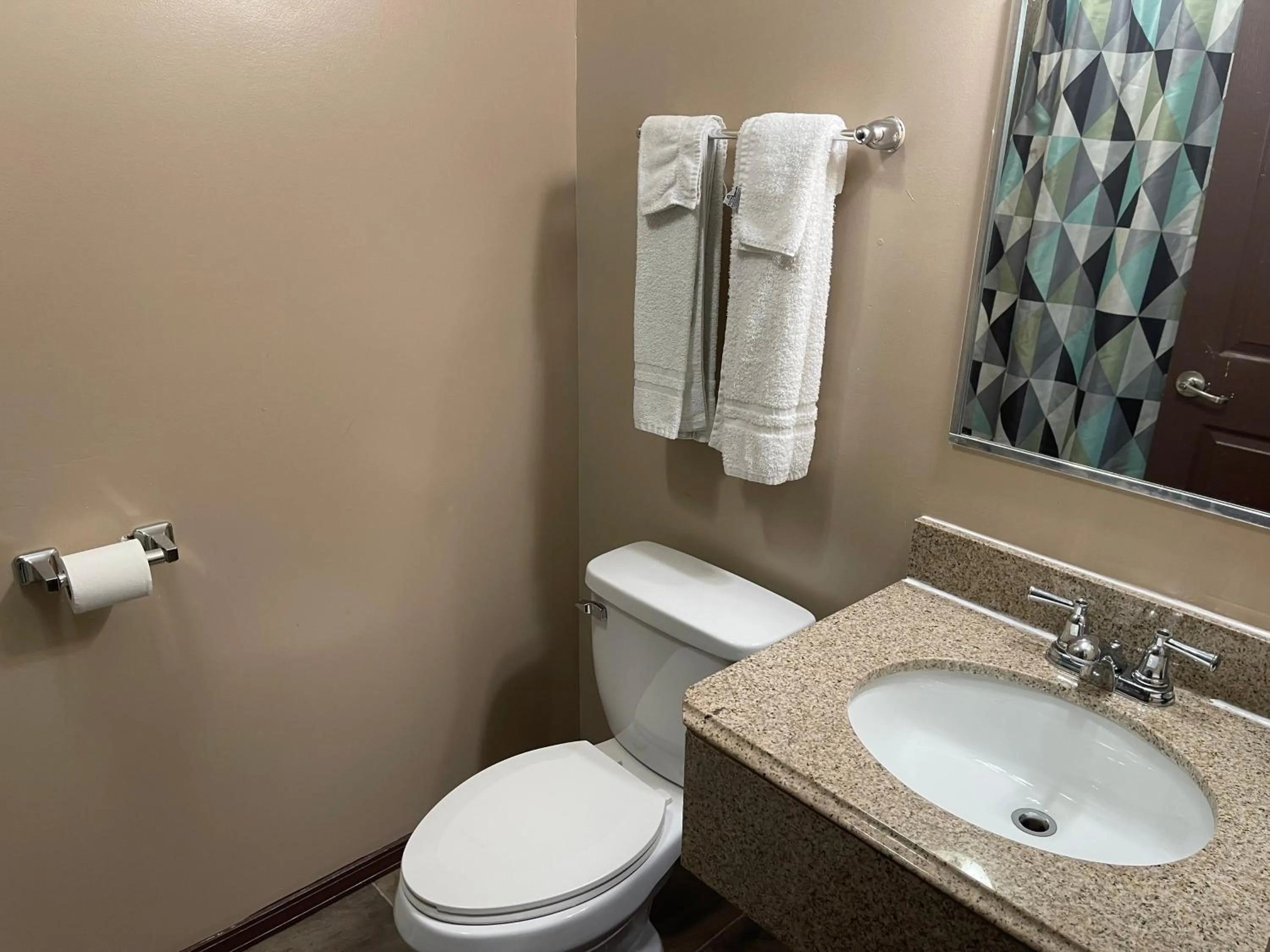 Shower in Economy Inn & Suites