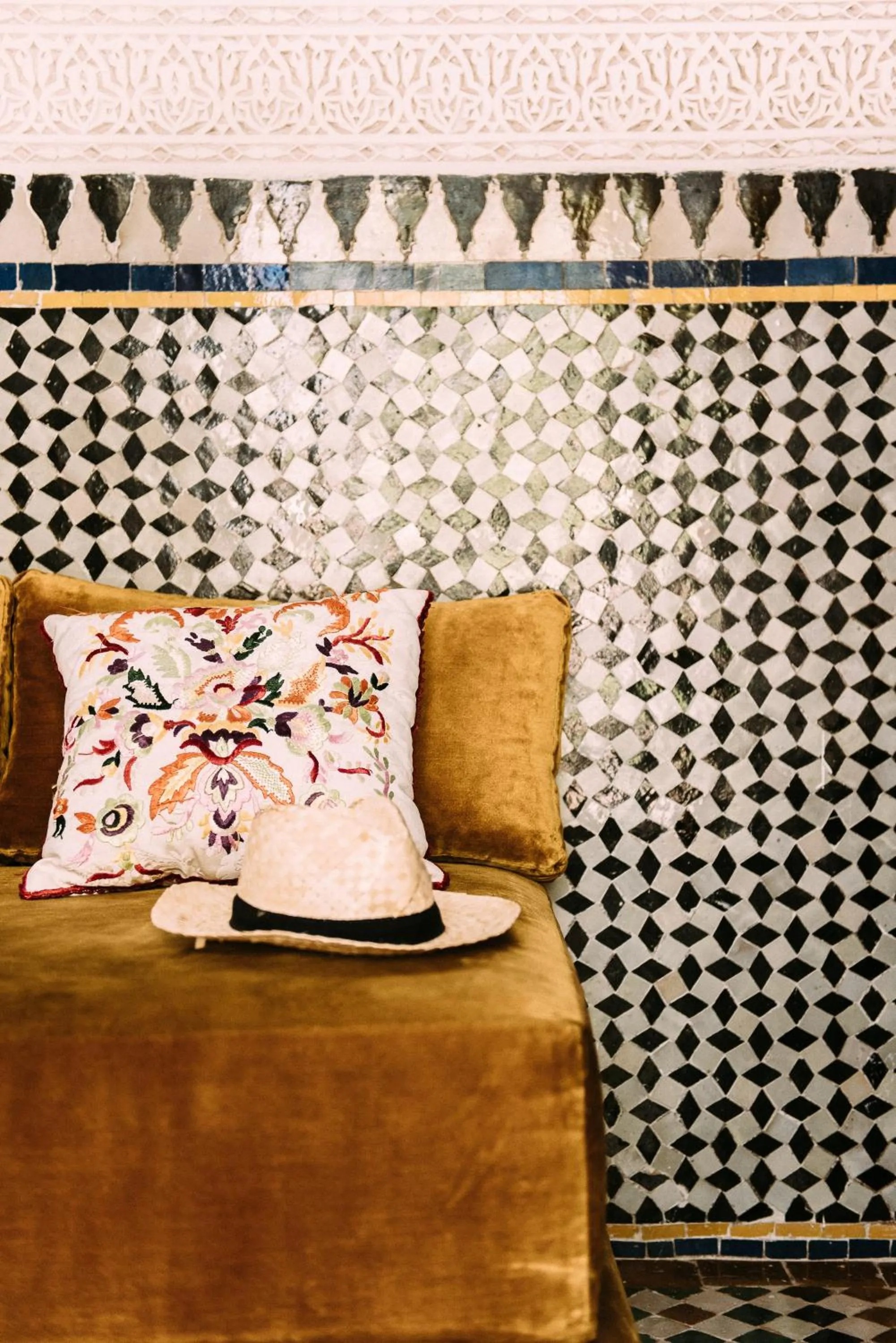 Living room in Riad Maison Bleue and Spa