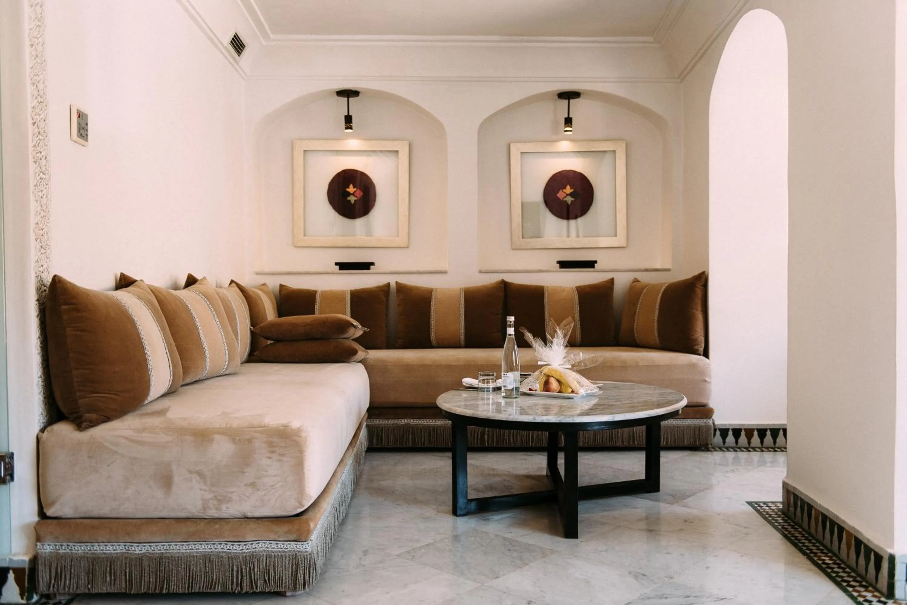 Living room in Riad Maison Bleue and Spa