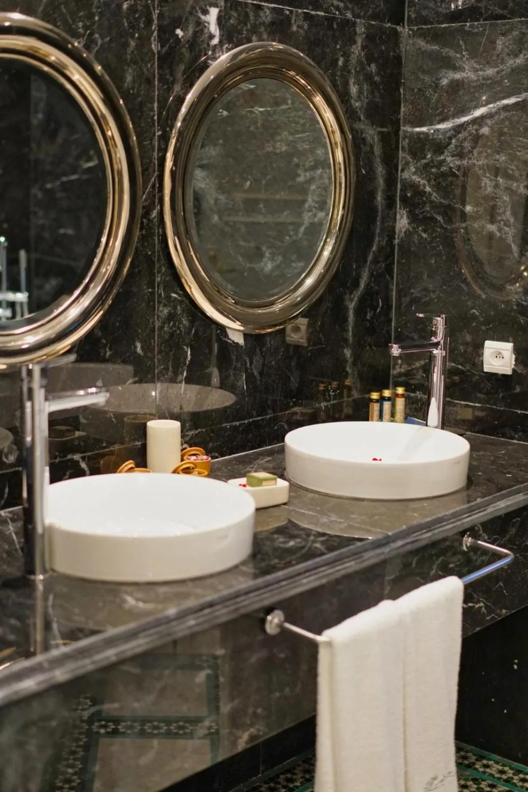 Bathroom in Riad Maison Bleue and Spa