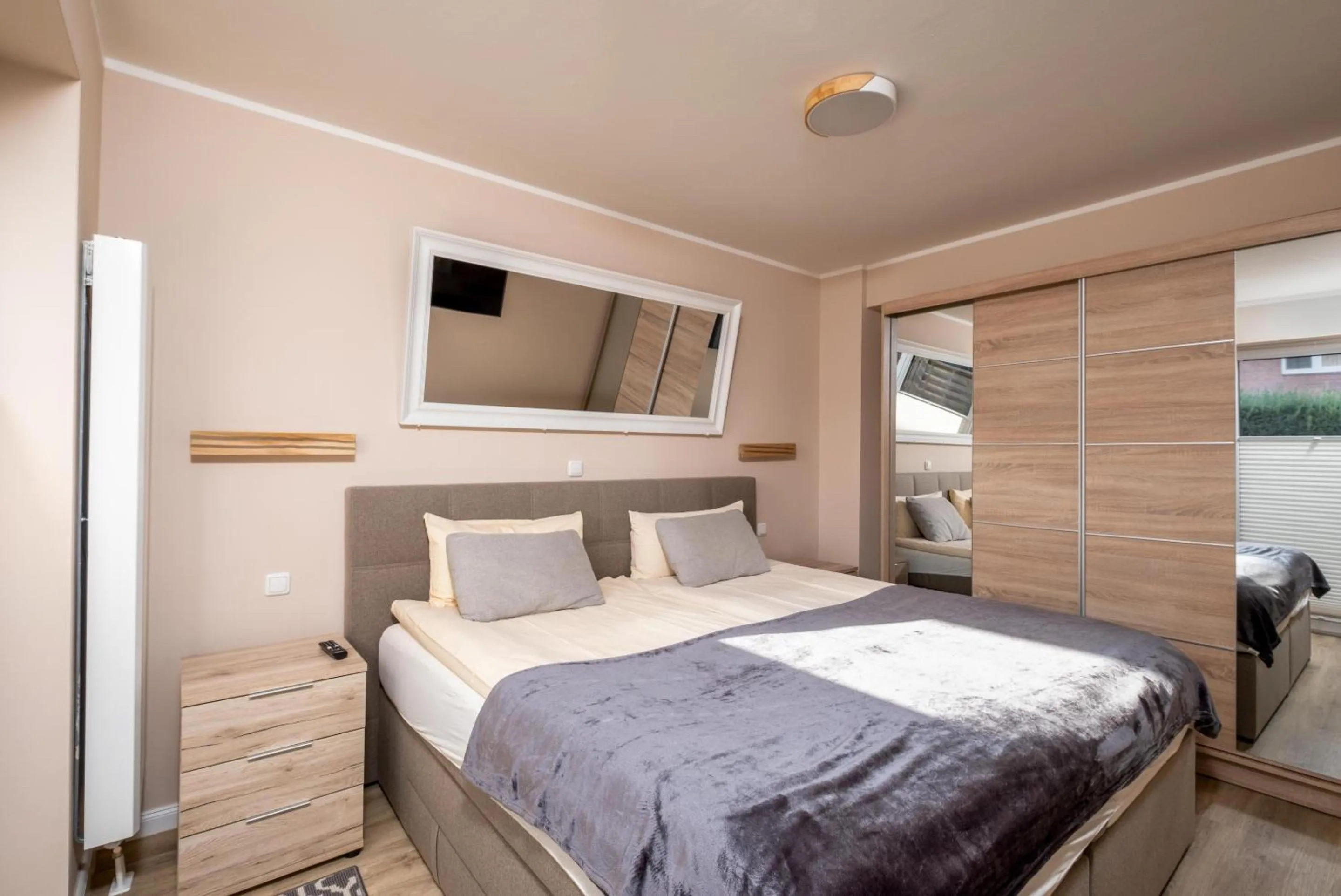 Bedroom, Bed in Gästehaus "Kleines Stadtidyll" -Zimmer und Apartments