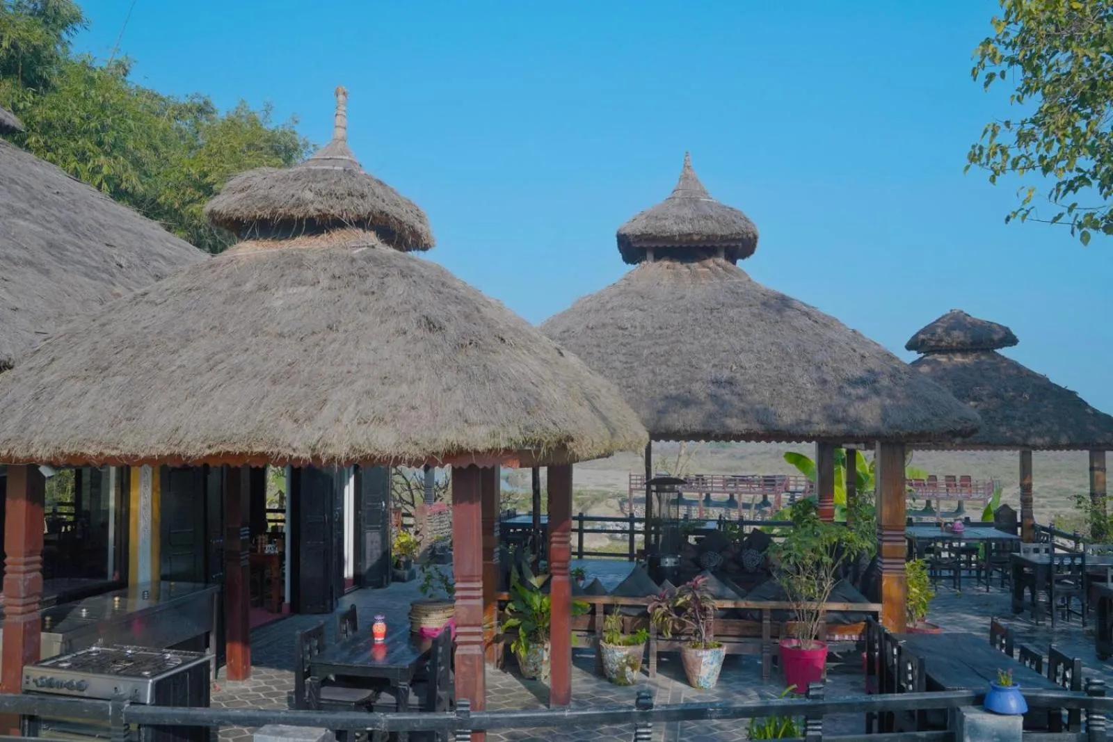 Restaurant/places to eat in Sapana Village Lodge