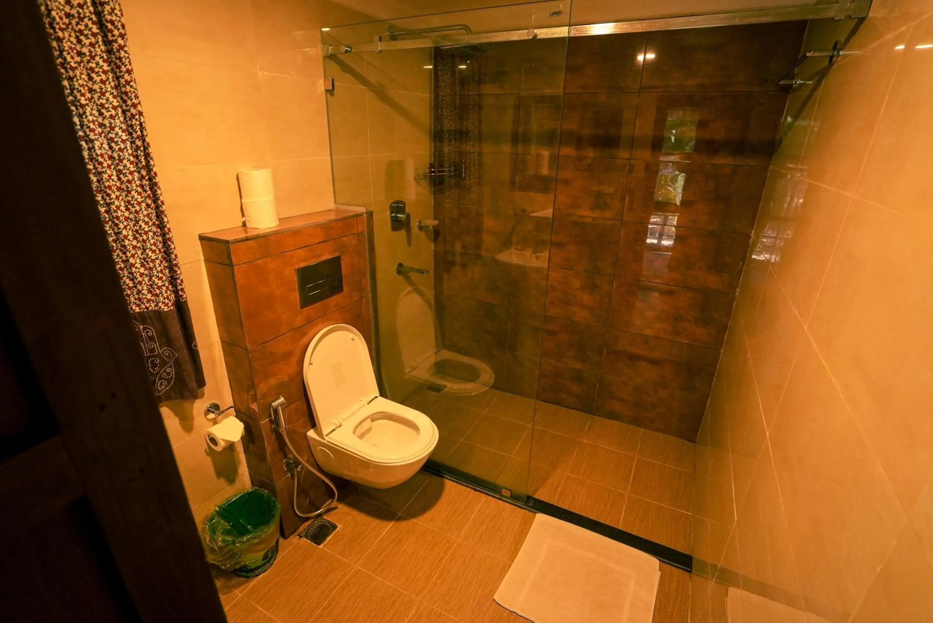 Shower in Sapana Village Lodge