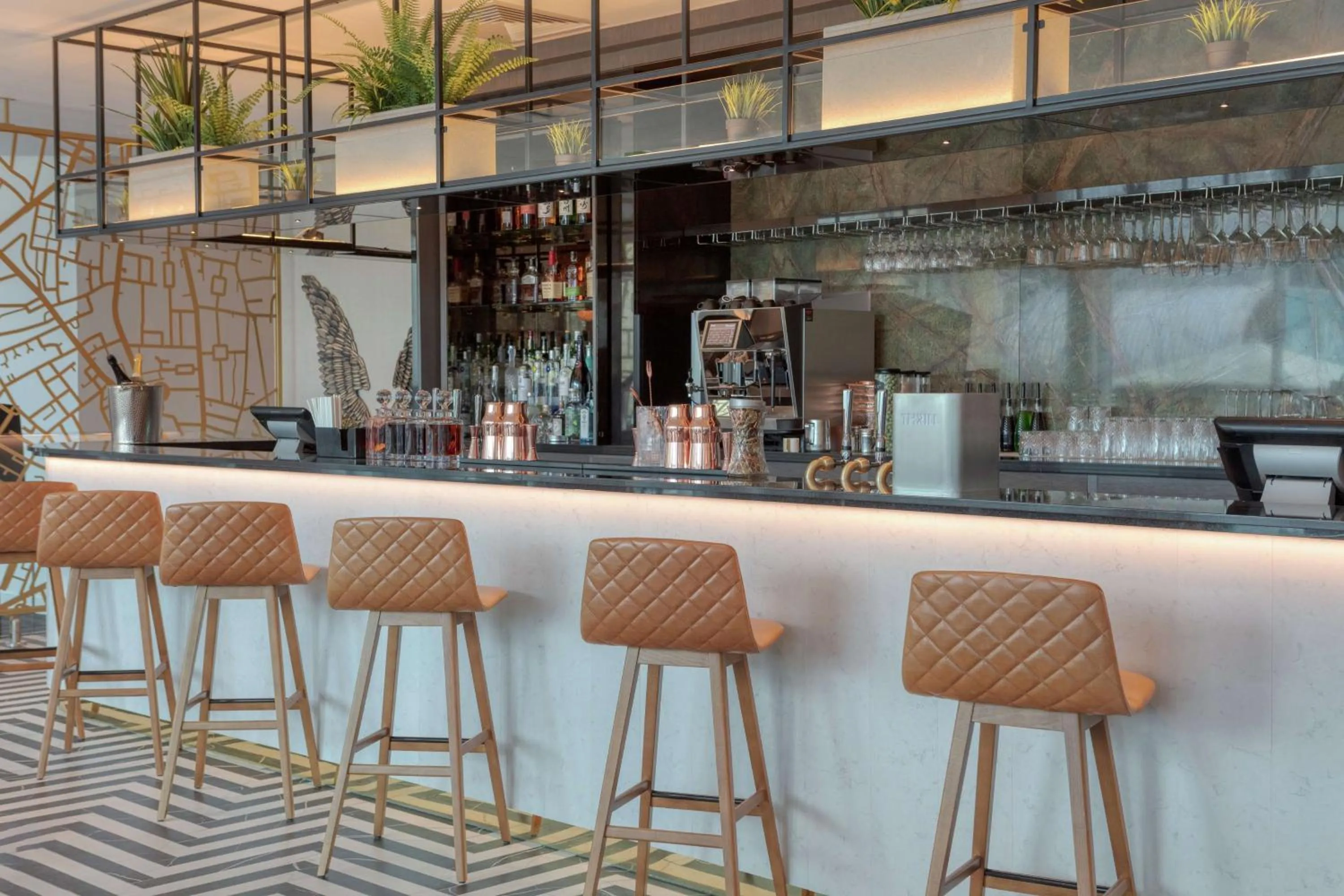 Lounge or bar in Hilton London Angel Islington