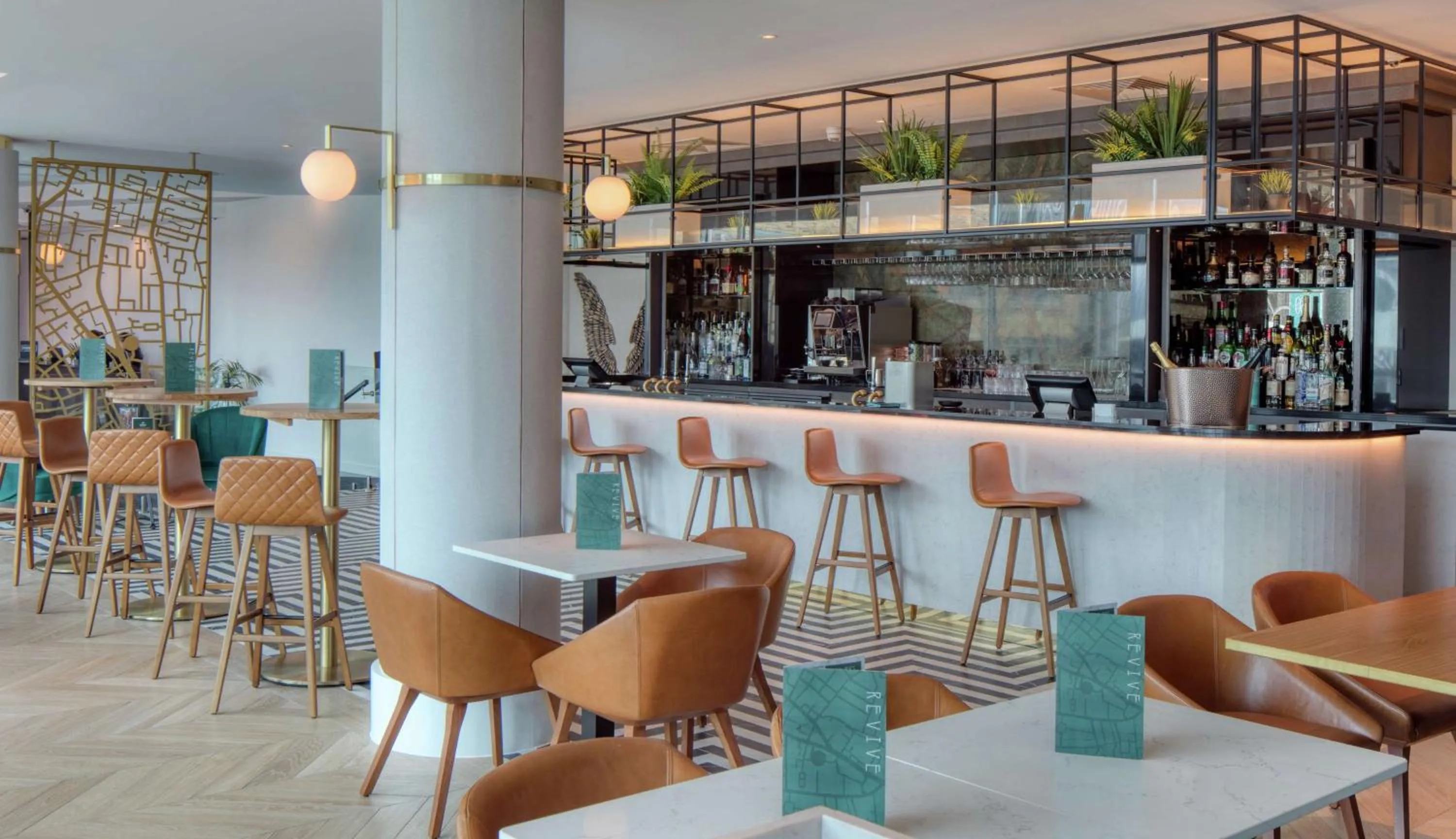 Lounge or bar in Hilton London Angel Islington