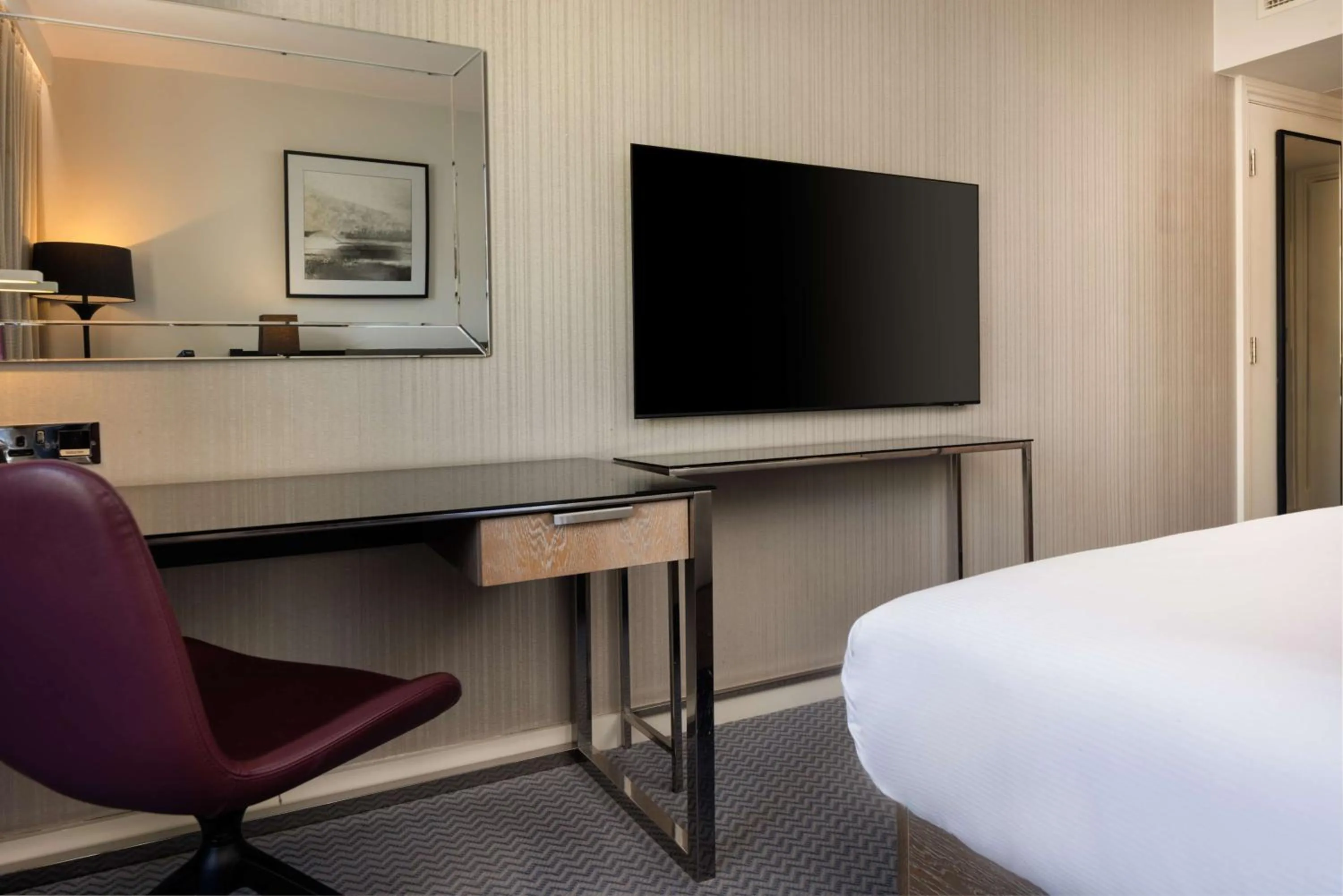 Bedroom, Bed in Hilton London Angel Islington