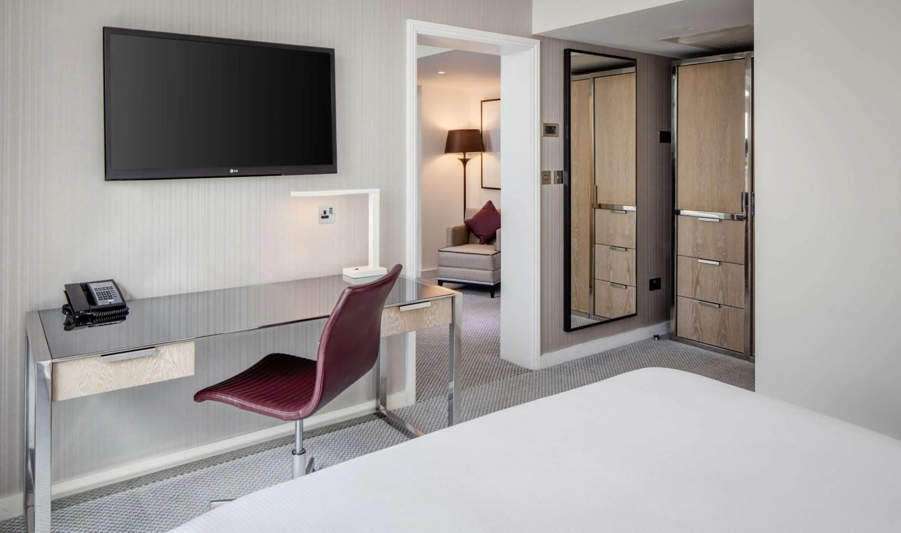 Bedroom, Bed in Hilton London Angel Islington