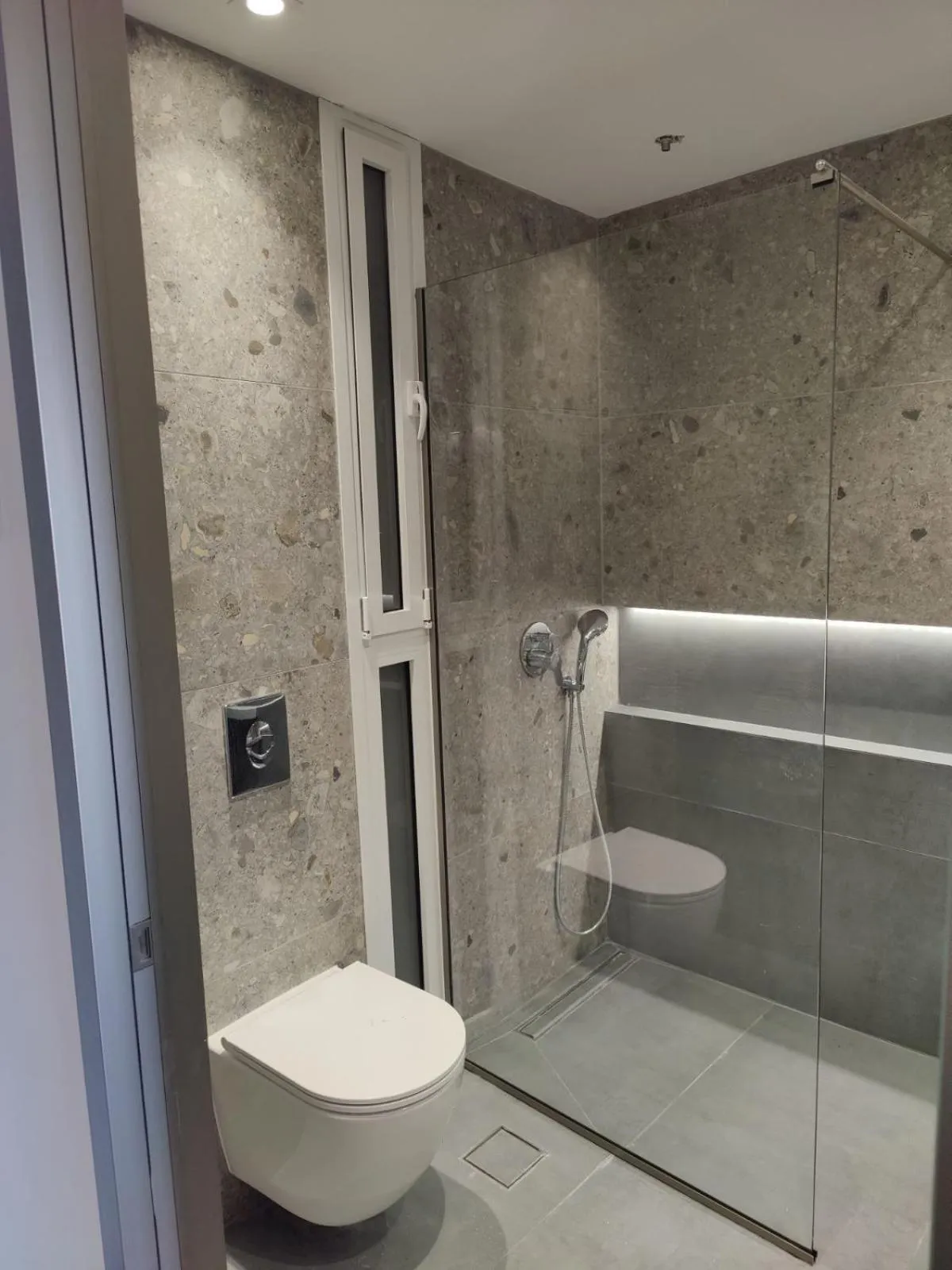 Shower in Villa Maraki