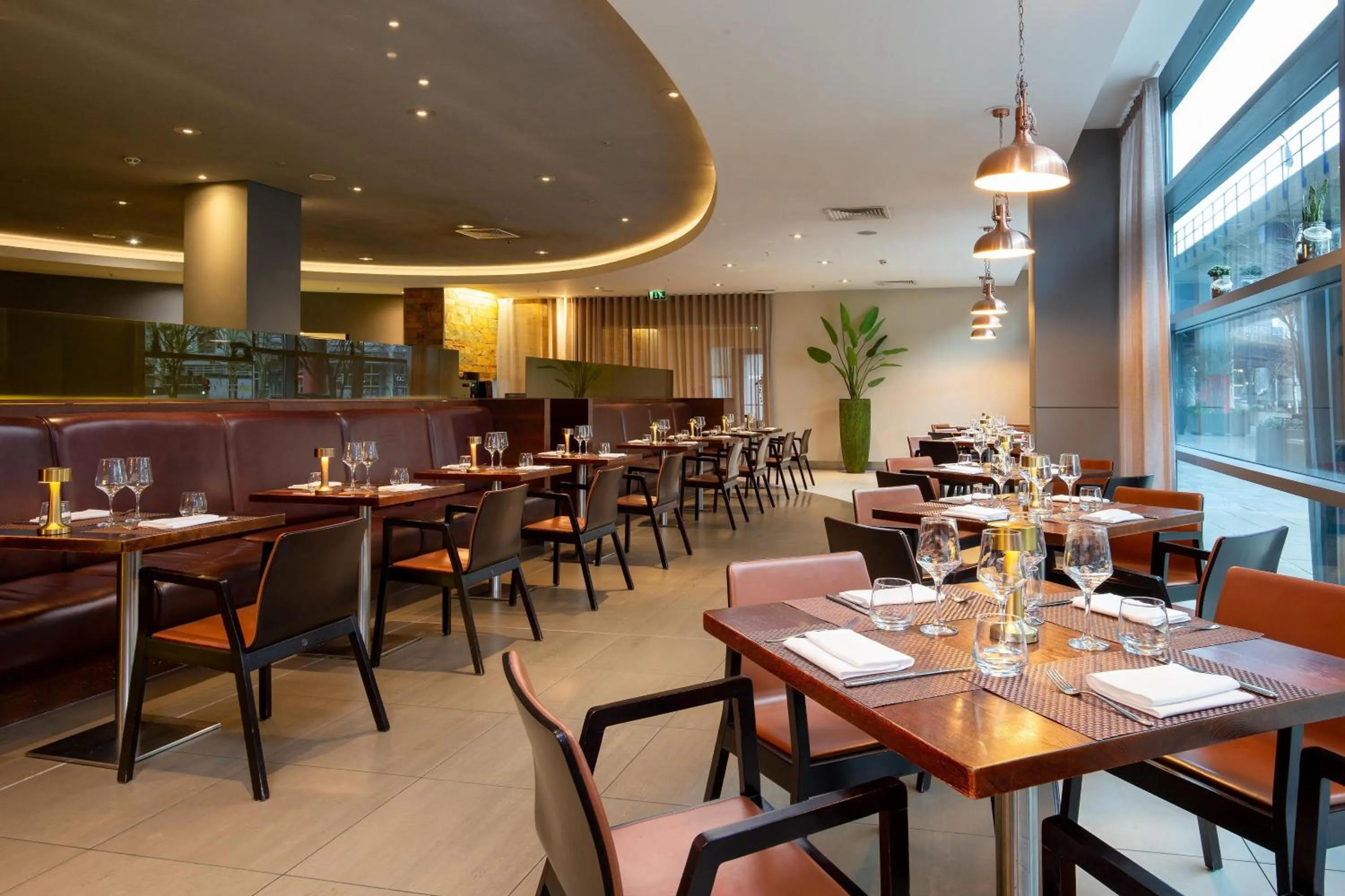 Restaurant/places to eat in Hilton London Canary Wharf