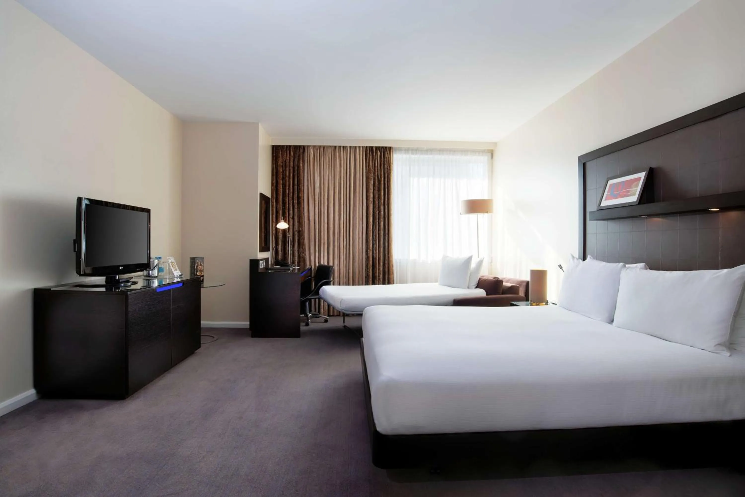 Bedroom, Bed in Hilton London Canary Wharf