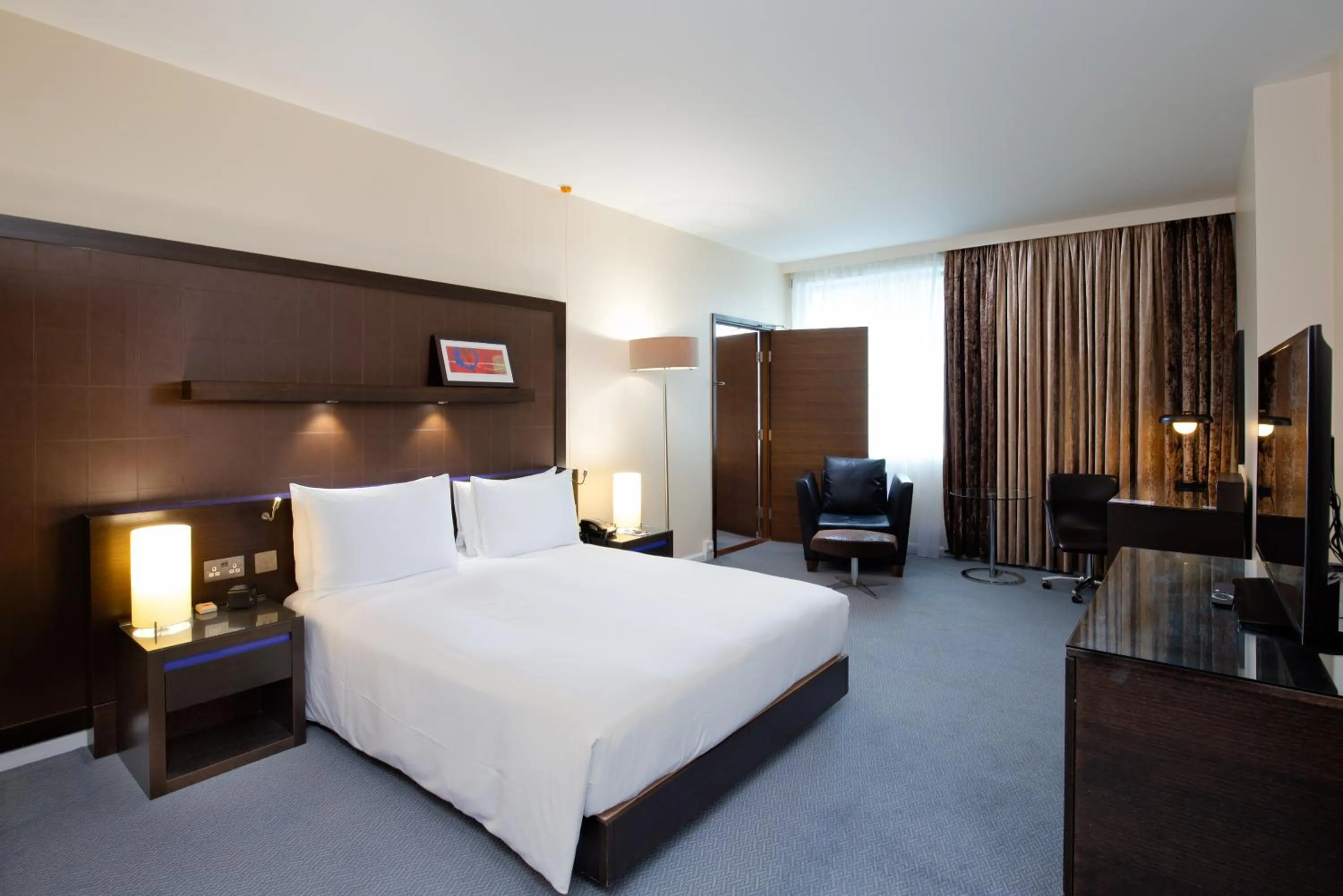 Bed in Hilton London Canary Wharf