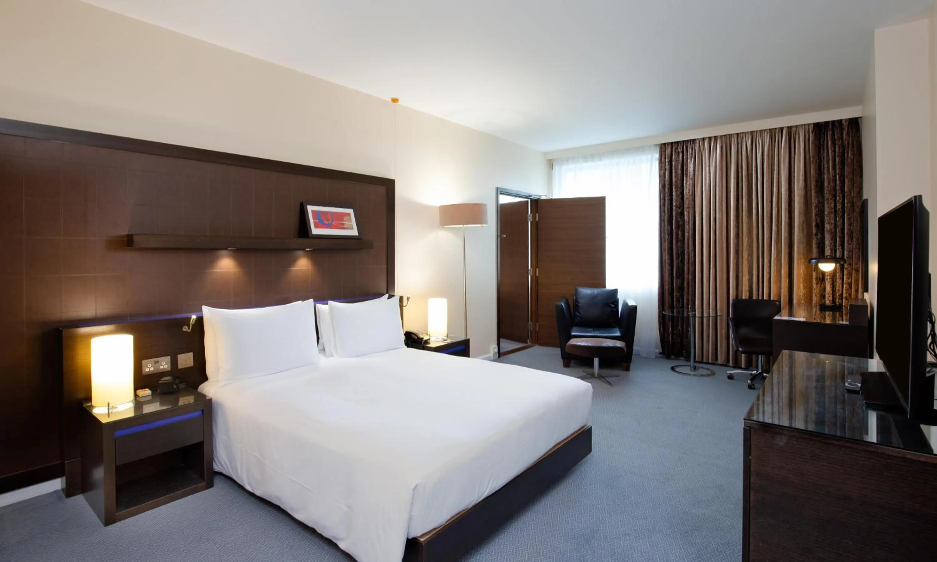 Bed in Hilton London Canary Wharf