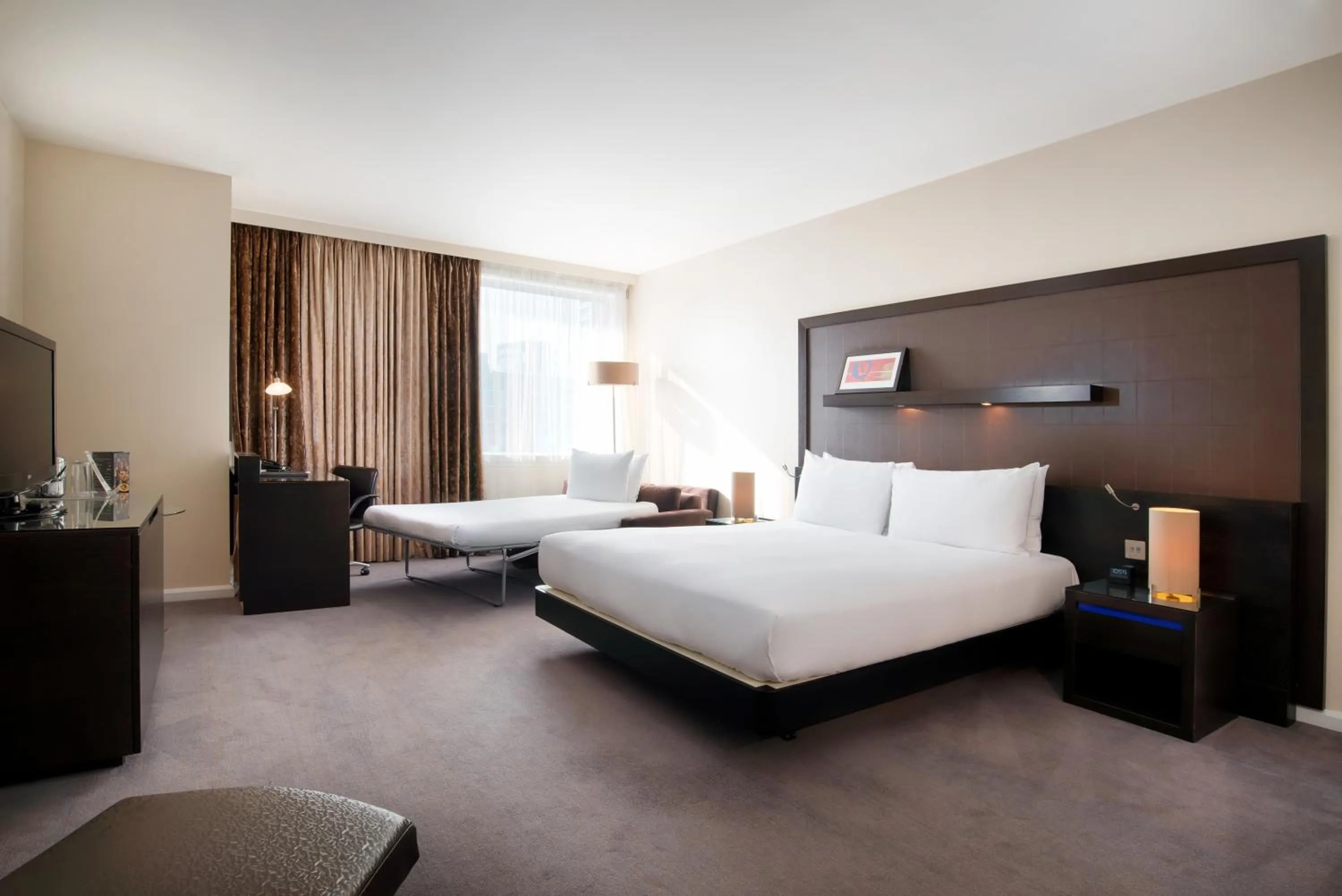 Bed in Hilton London Canary Wharf