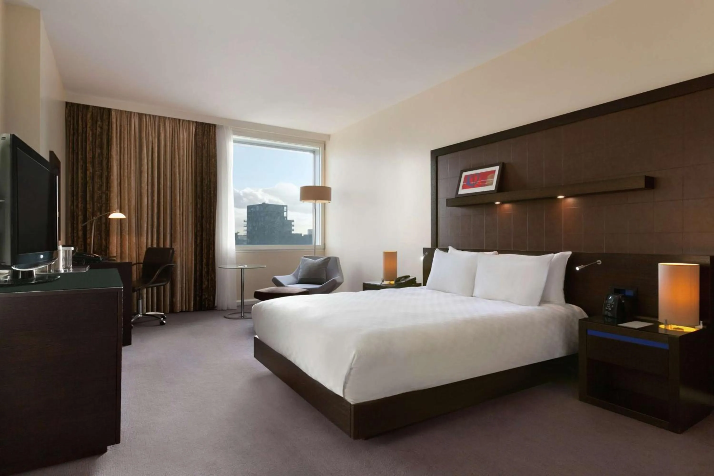 Bedroom, Bed in Hilton London Canary Wharf