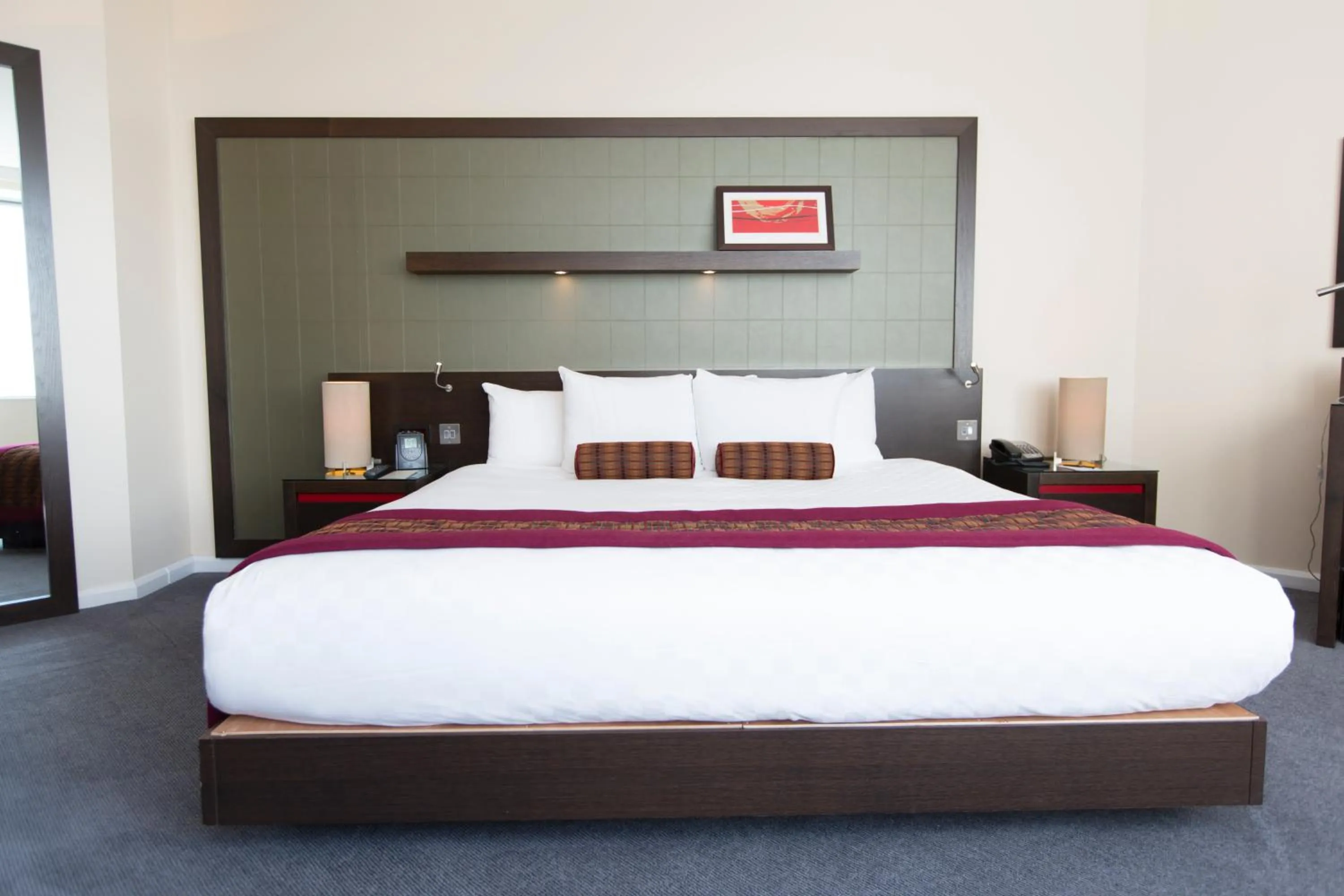 Bed in Hilton London Canary Wharf