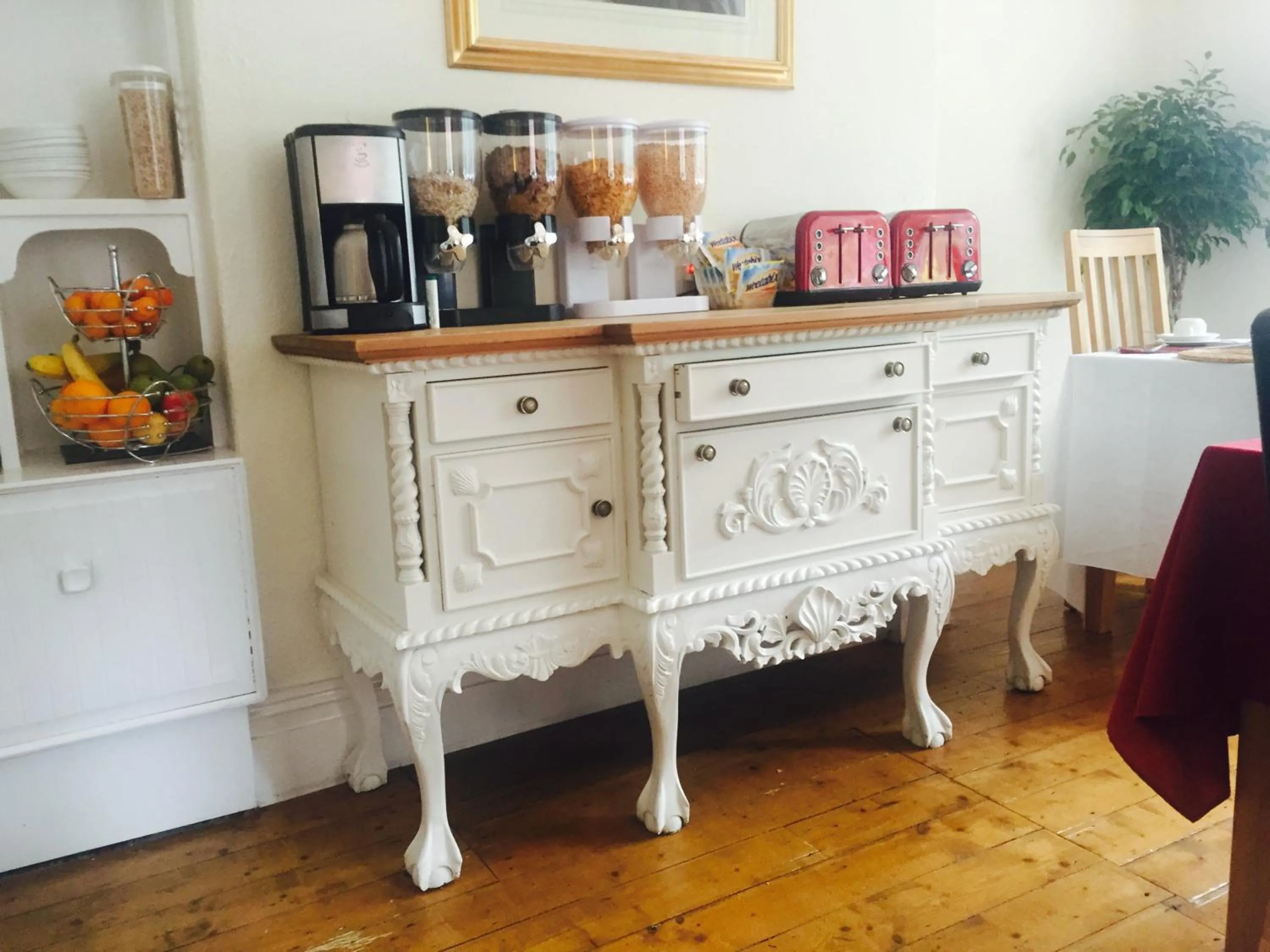 Restaurant/places to eat in Chester House Guest House