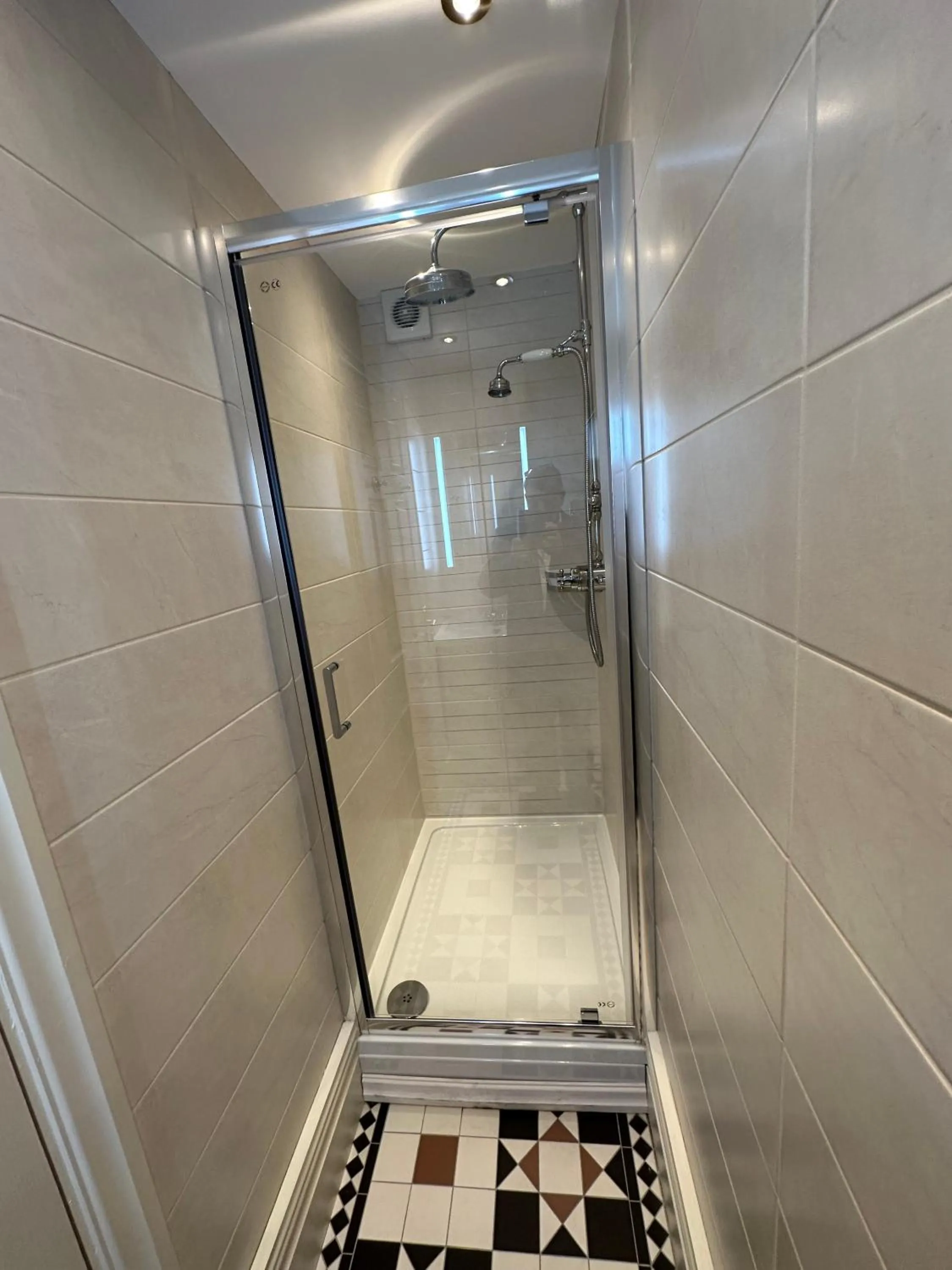 Shower in Chester House Guest House