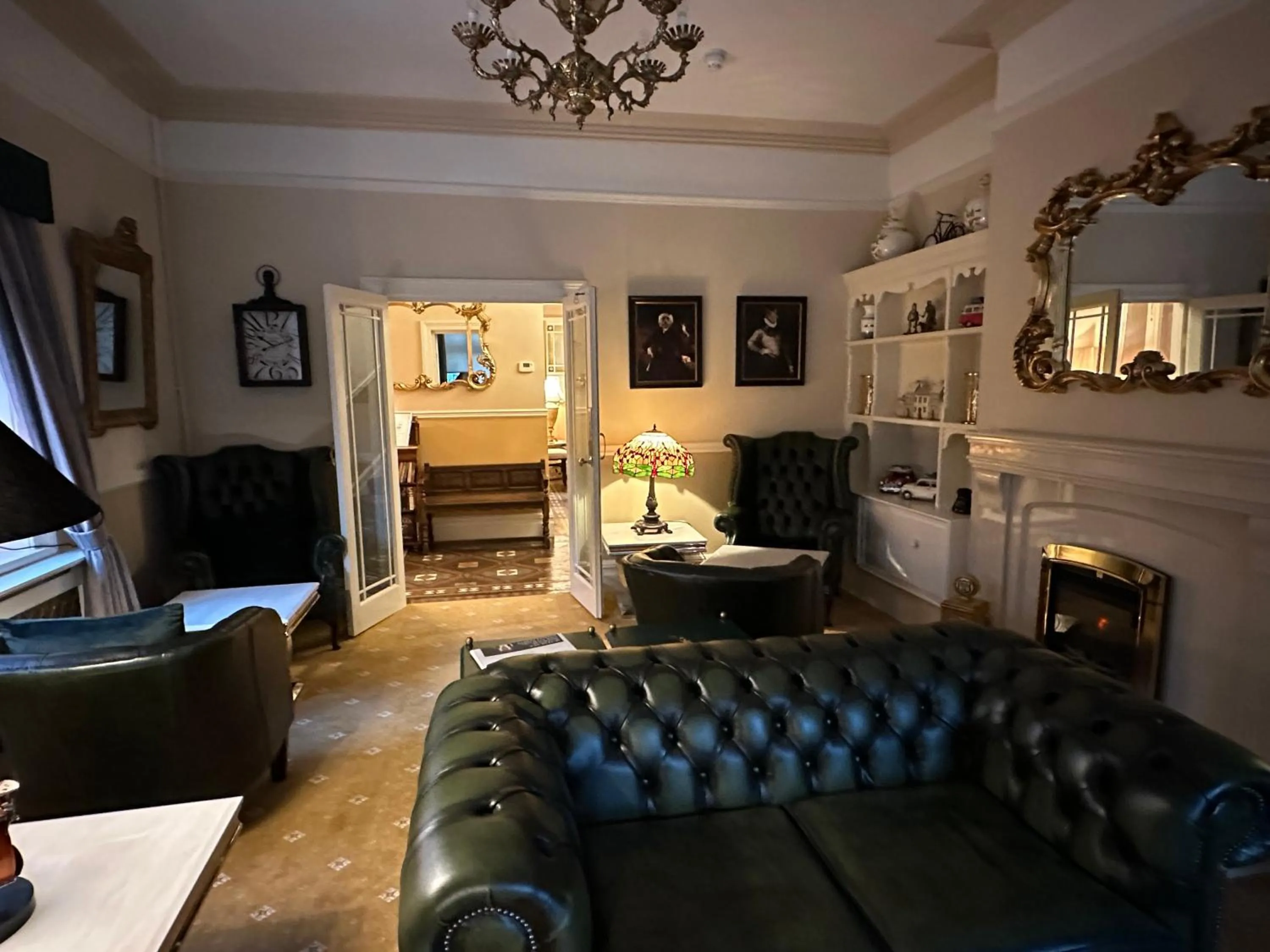 Communal lounge/ TV room in Chester House Guest House