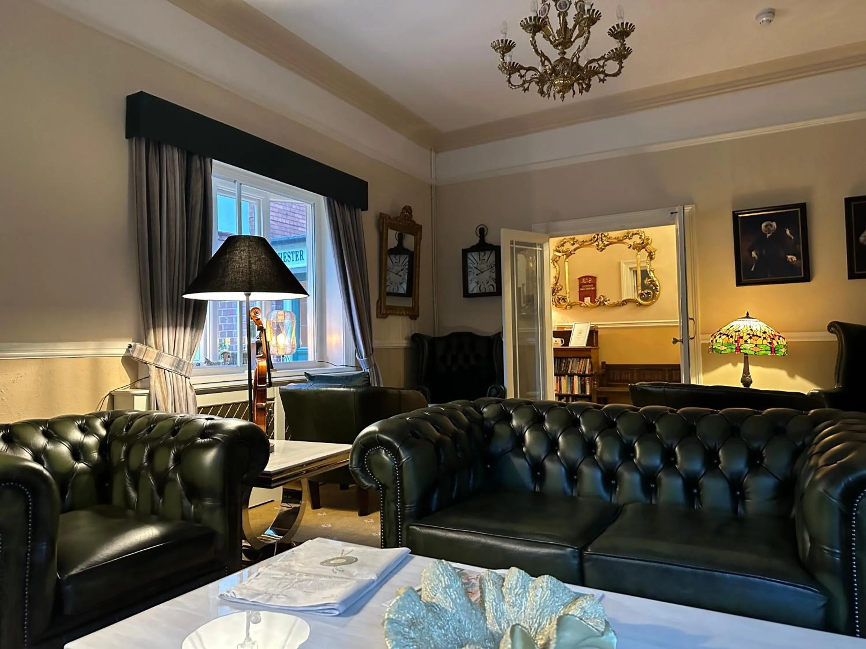 Communal lounge/ TV room in Chester House Guest House