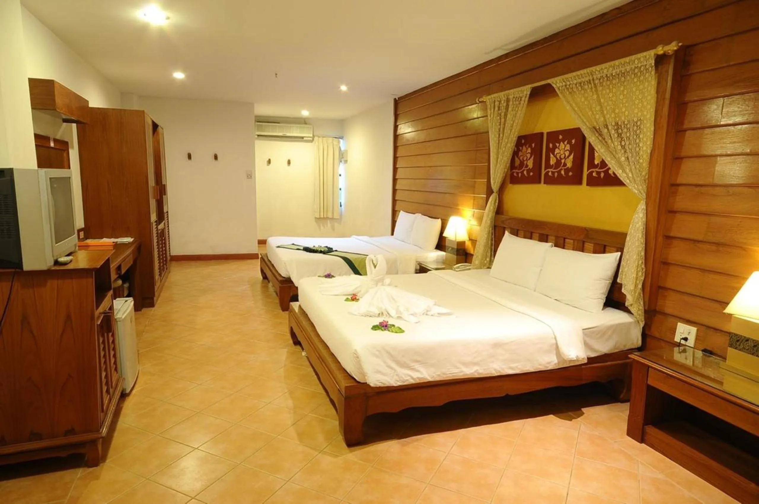 Bed in Bel Aire Patong