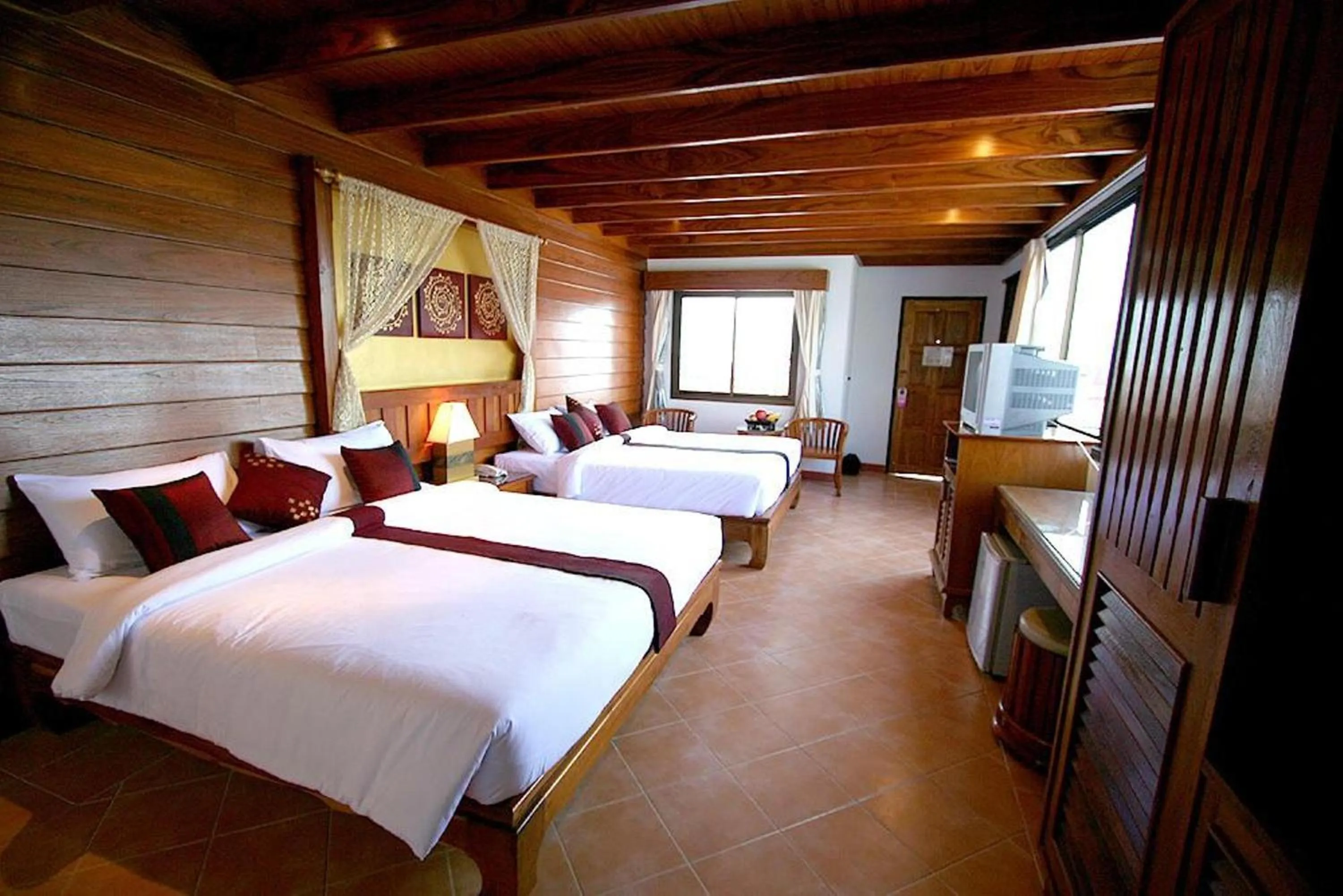 Photo of the whole room, Bed in Bel Aire Patong