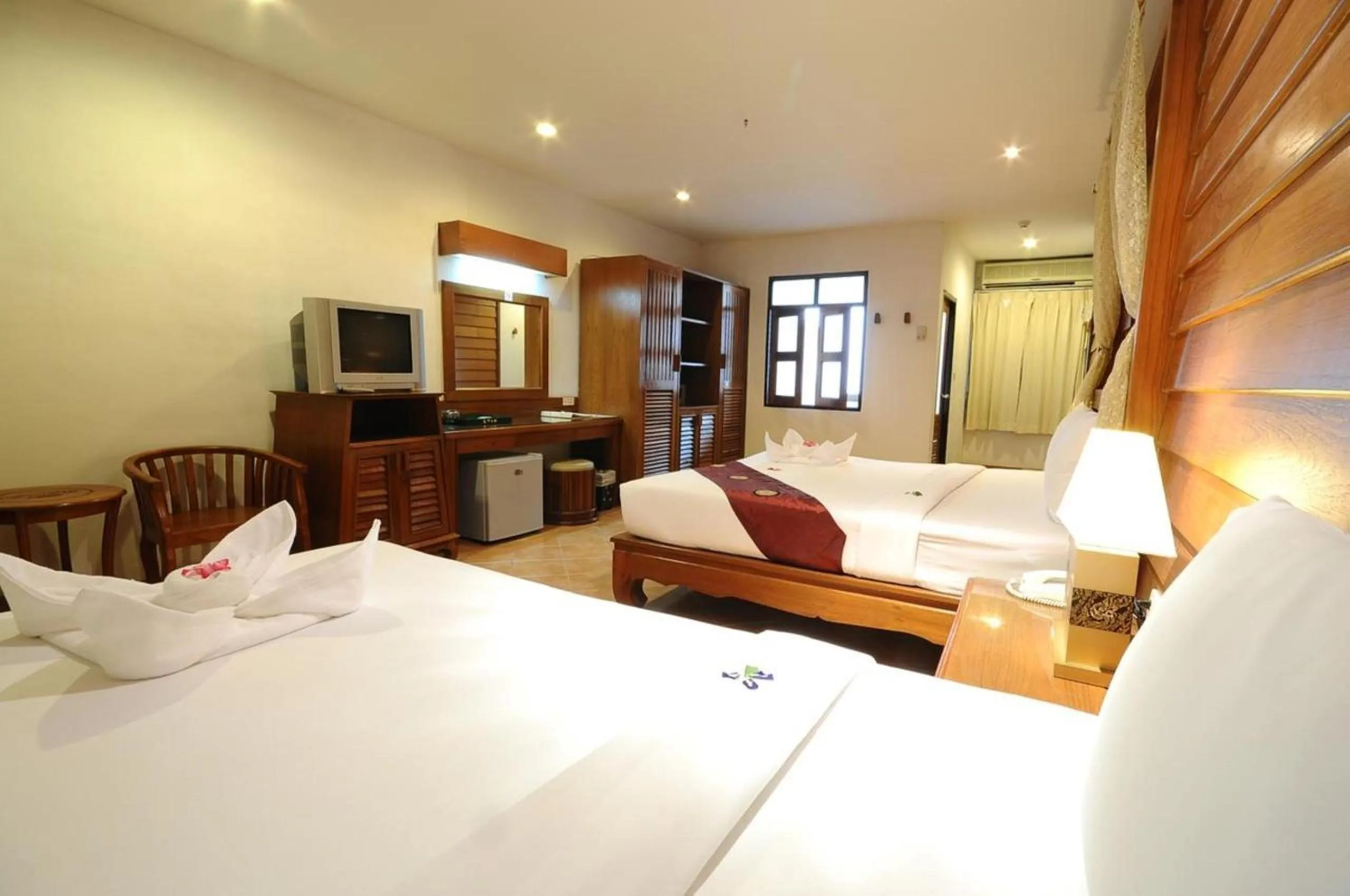Photo of the whole room, Bed in Bel Aire Patong