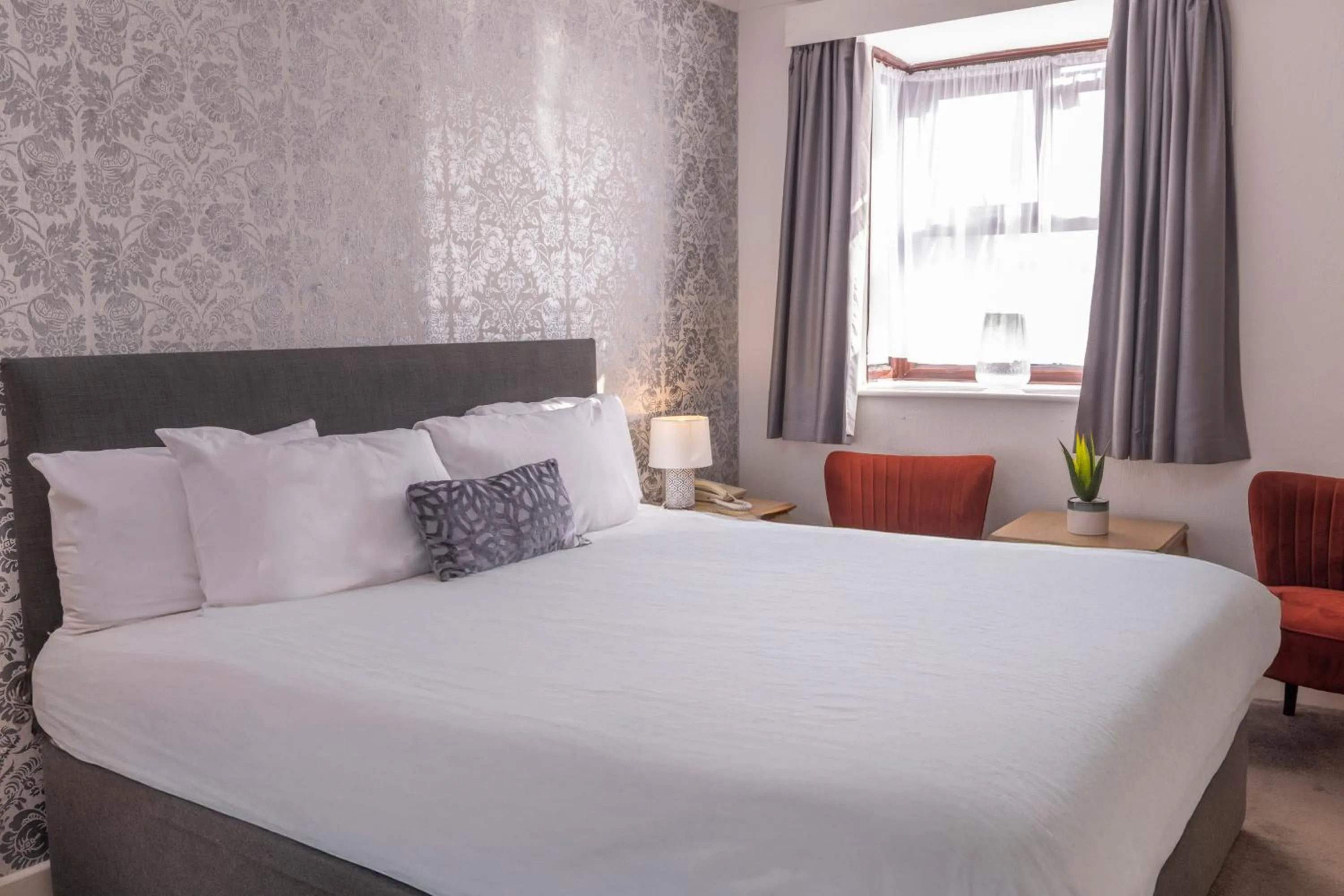 Bed in Best Western Weymouth Hotel Rembrandt