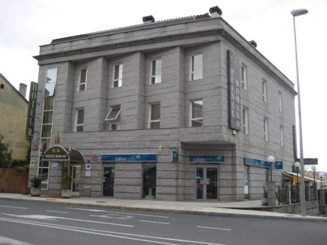 Facade/entrance in Puente Romano