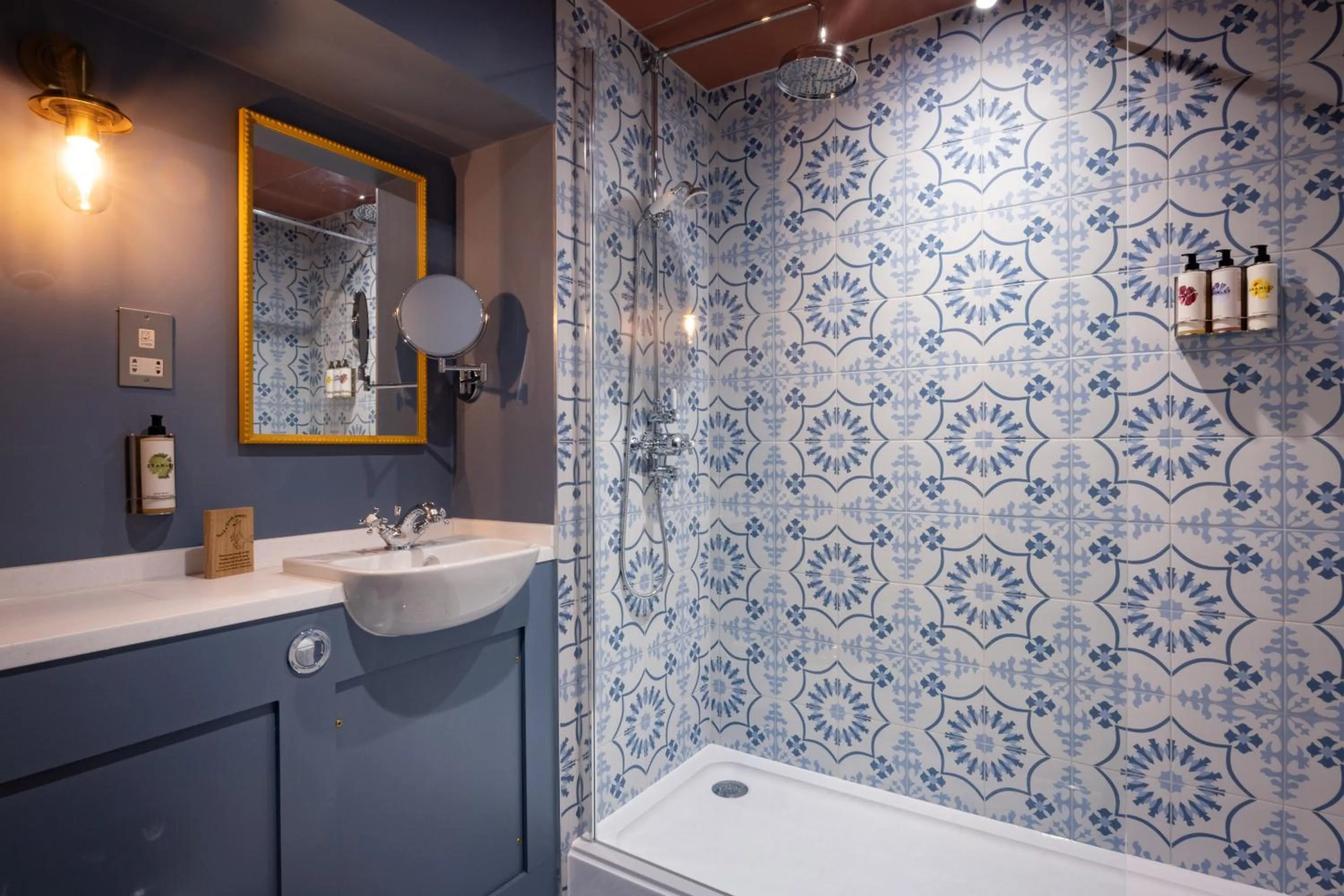 Bathroom in The Potters Heron - A Heartwood Inn