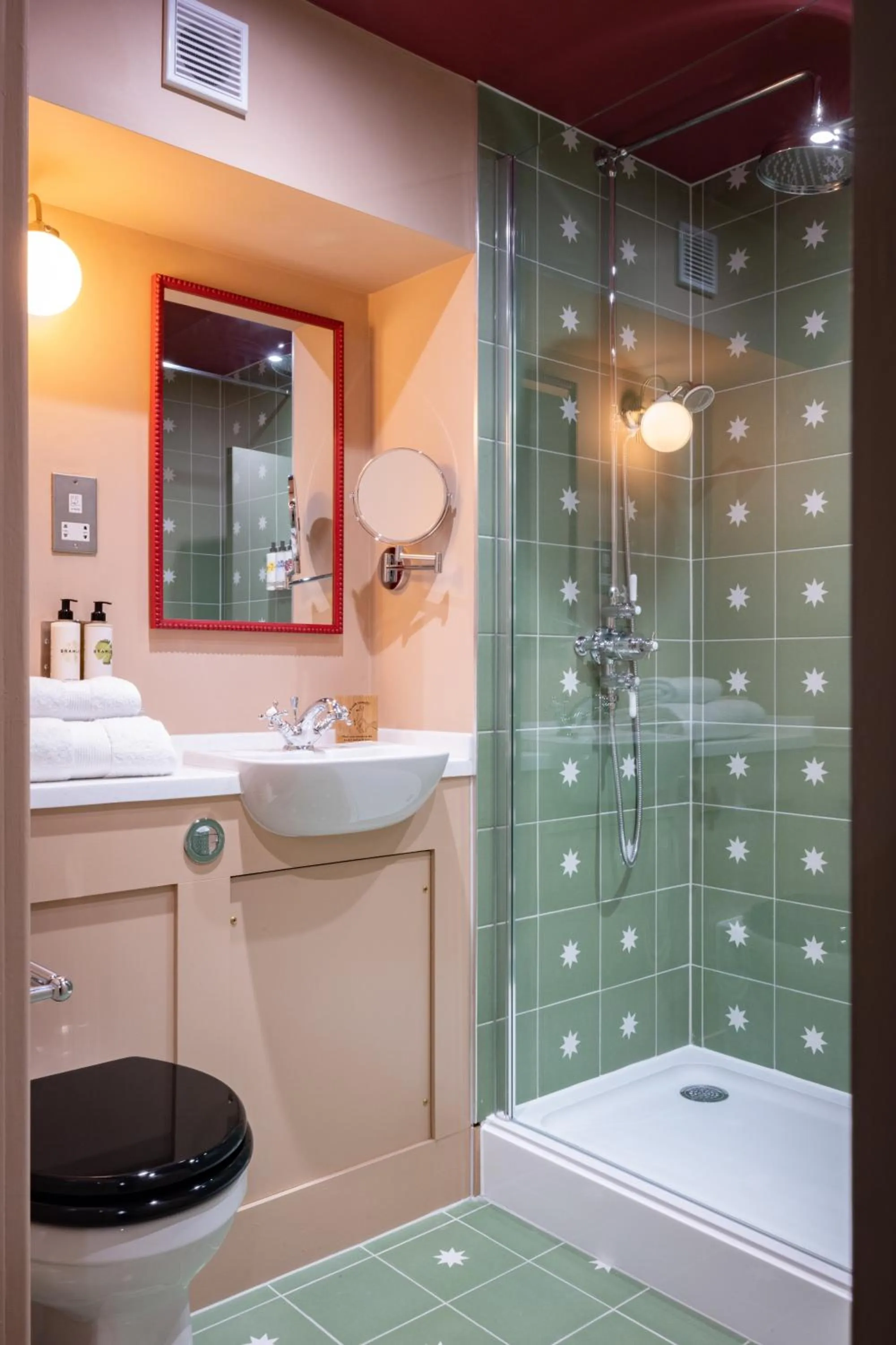 Bathroom in The Potters Heron - A Heartwood Inn