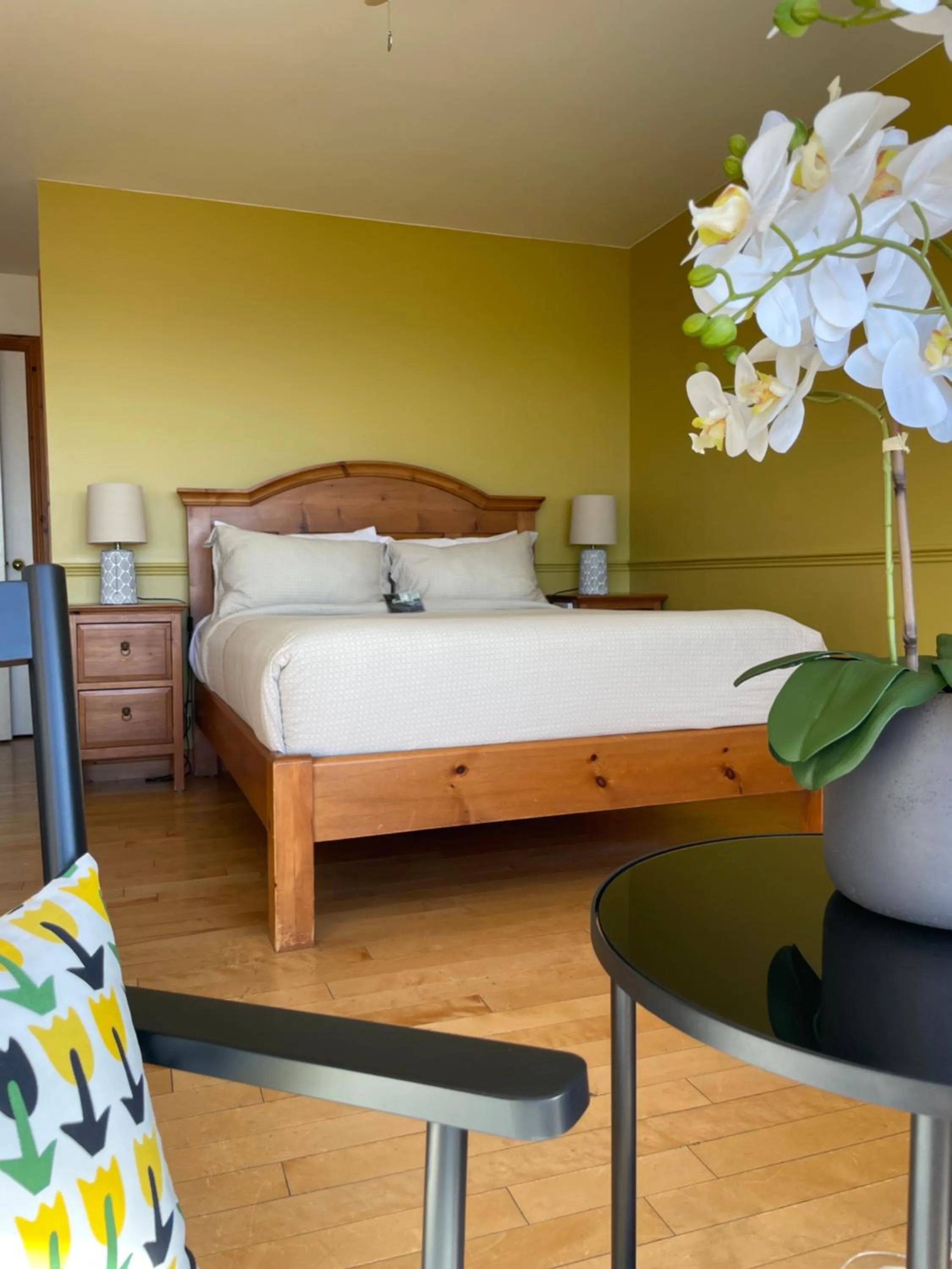 Bed in Auberge Cap aux Corbeaux