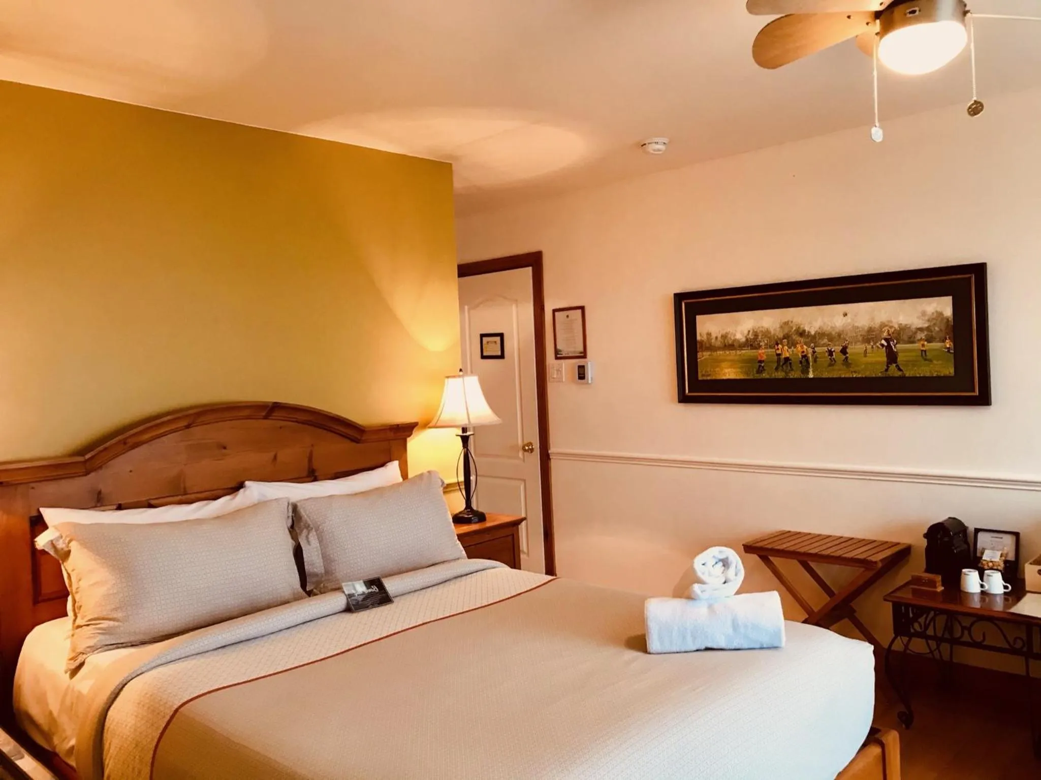 Bed in Auberge Cap aux Corbeaux