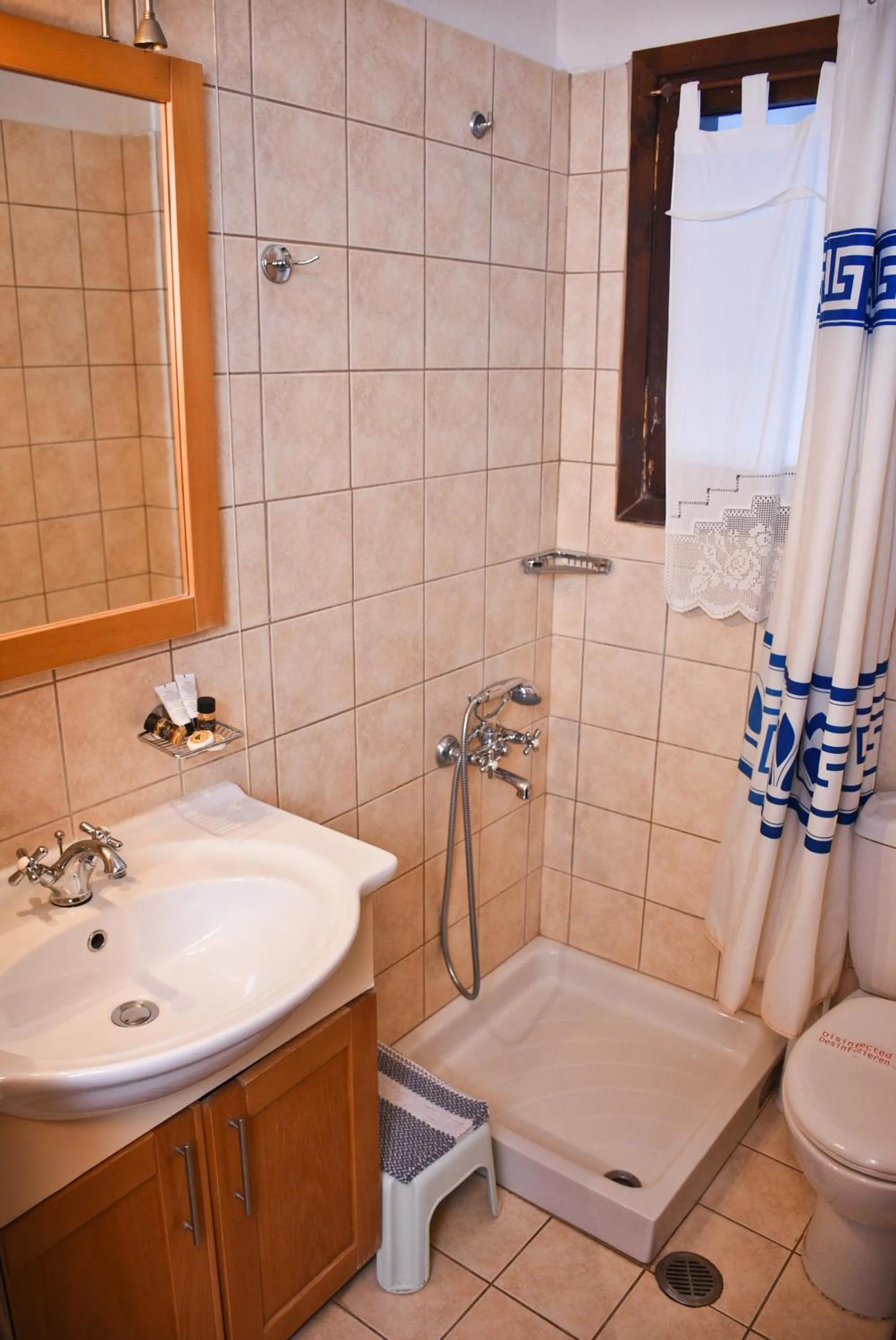 Shower in Maistrali Hotel