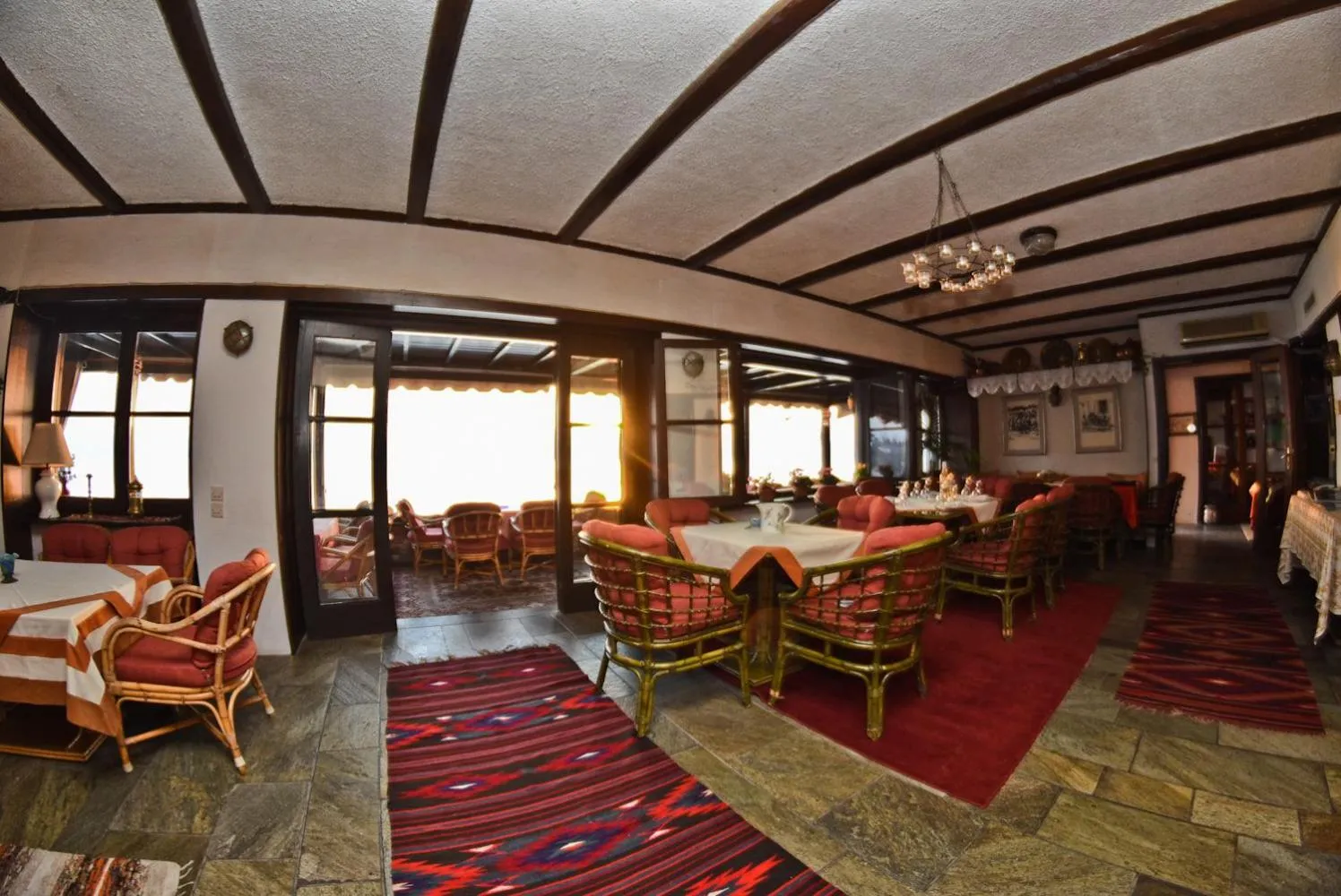 Restaurant/places to eat in Maistrali Hotel