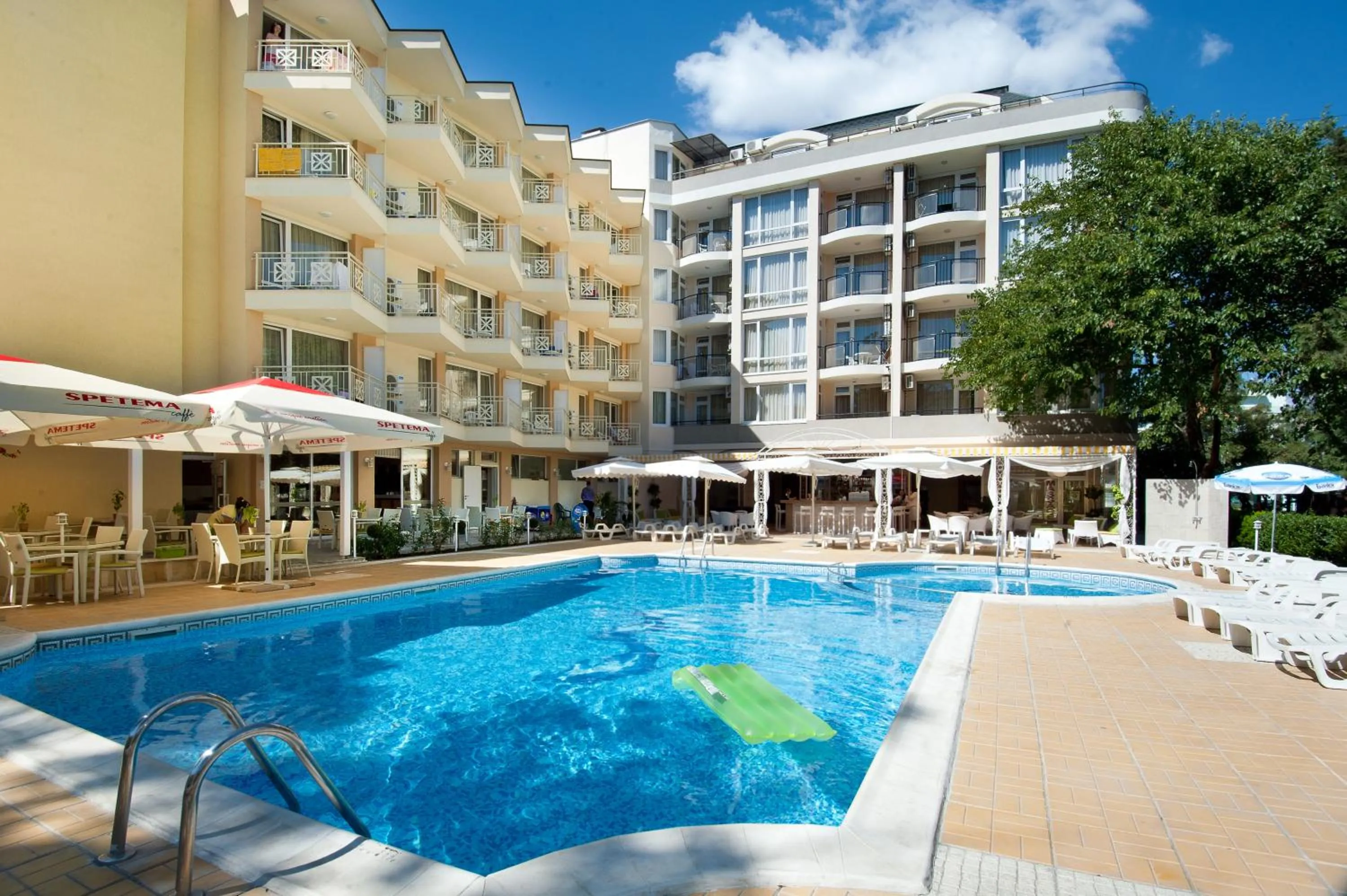 Facade/entrance in Karlovo Hotel