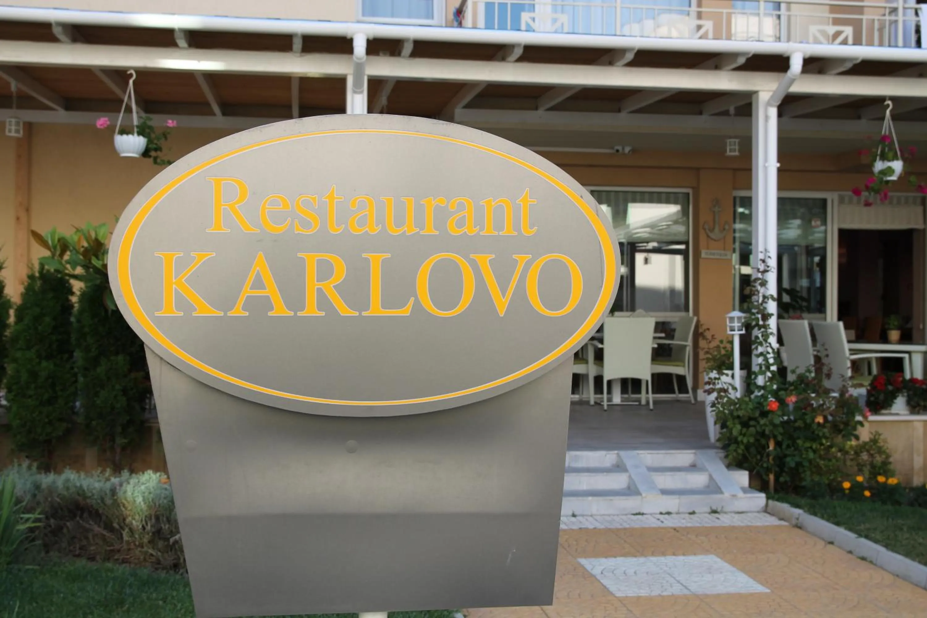 Restaurant/places to eat in Karlovo Hotel