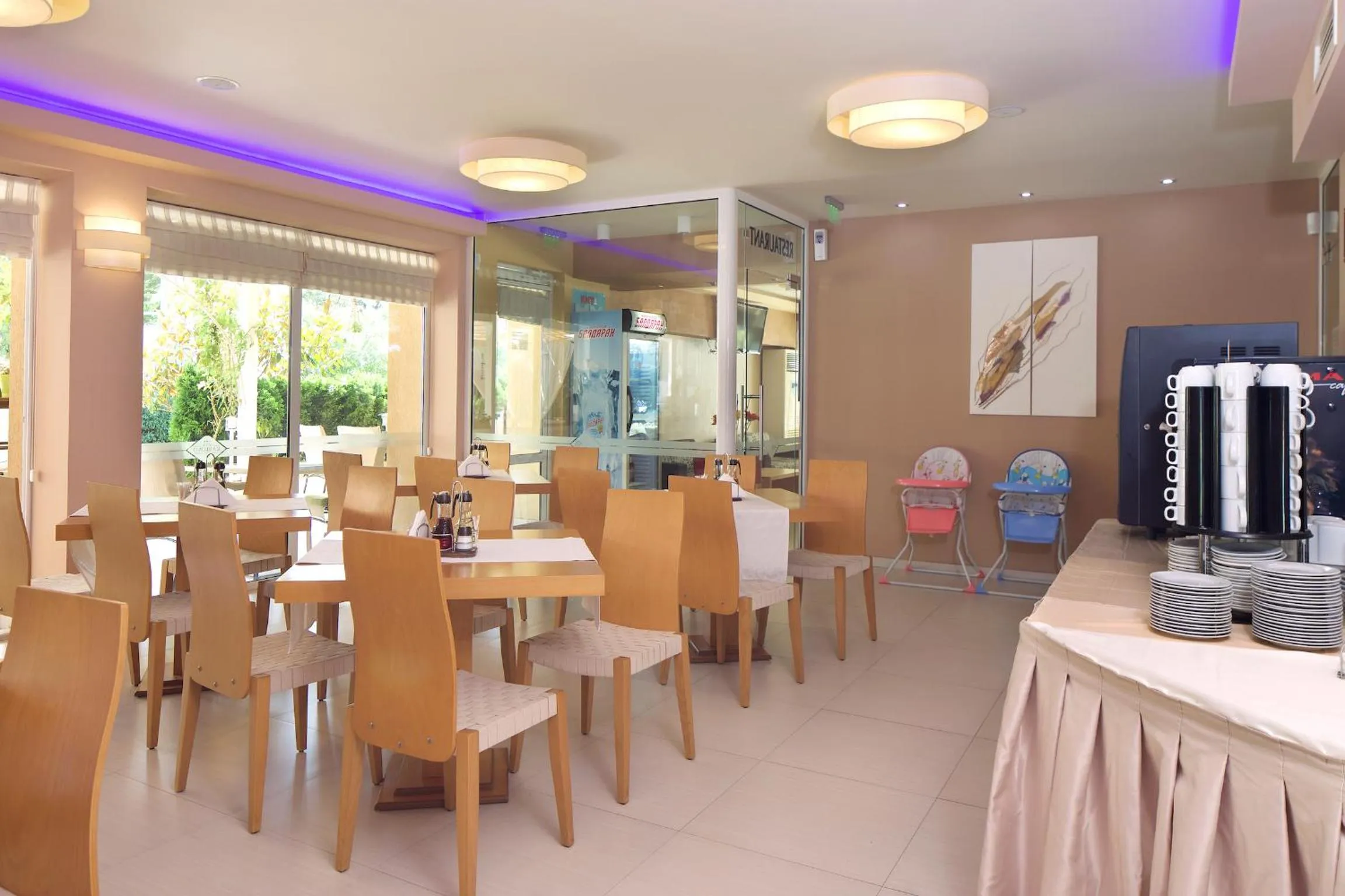 Restaurant/places to eat in Karlovo Hotel