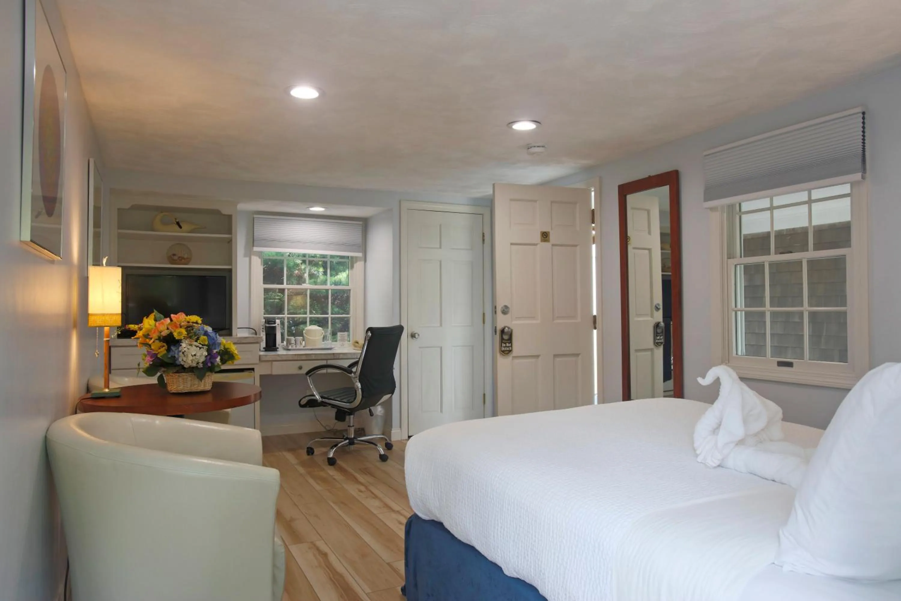 Photo of the whole room, Bed in Pleasant Bay Village Resort