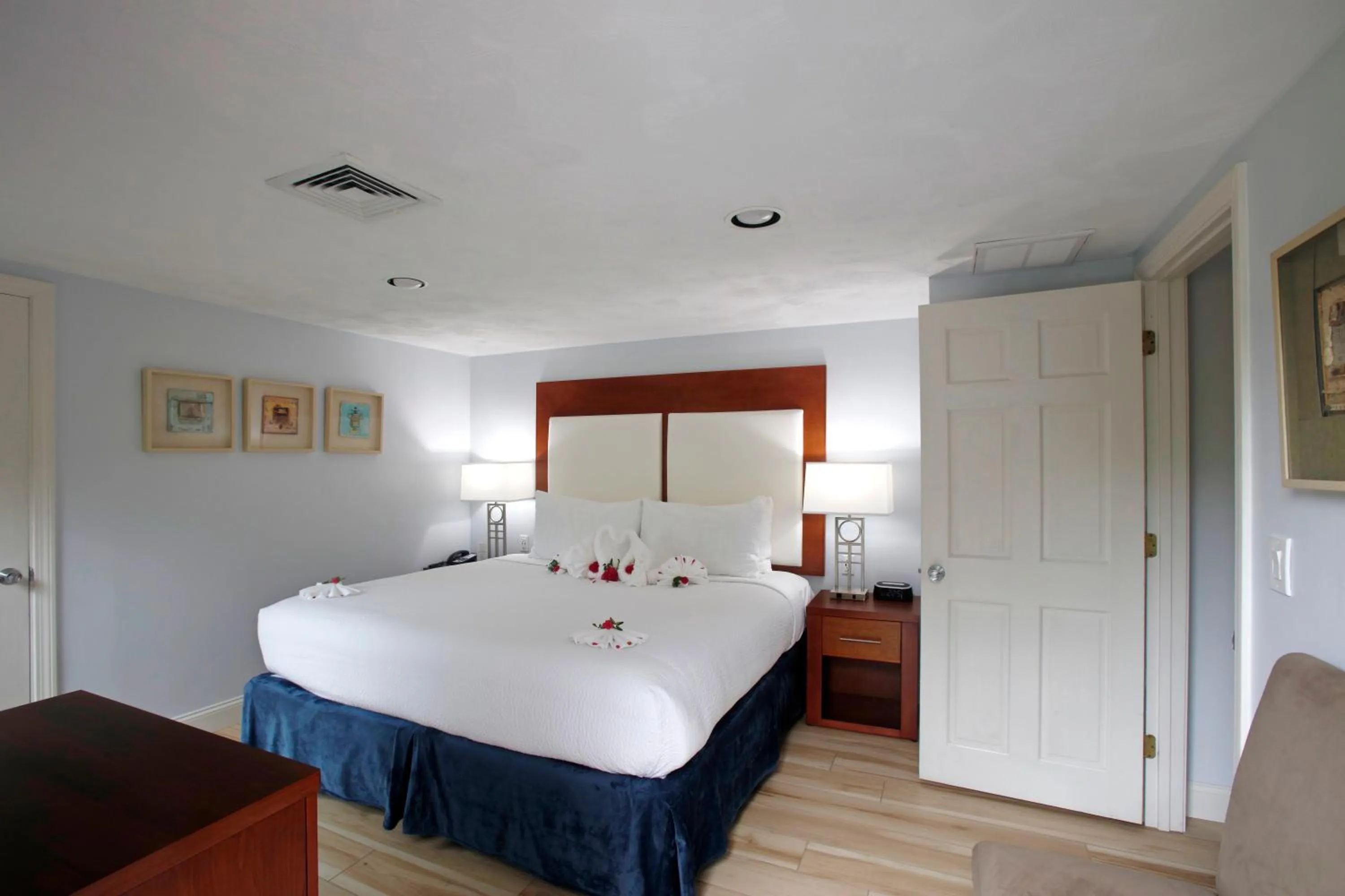 Bedroom, Bed in Pleasant Bay Village Resort